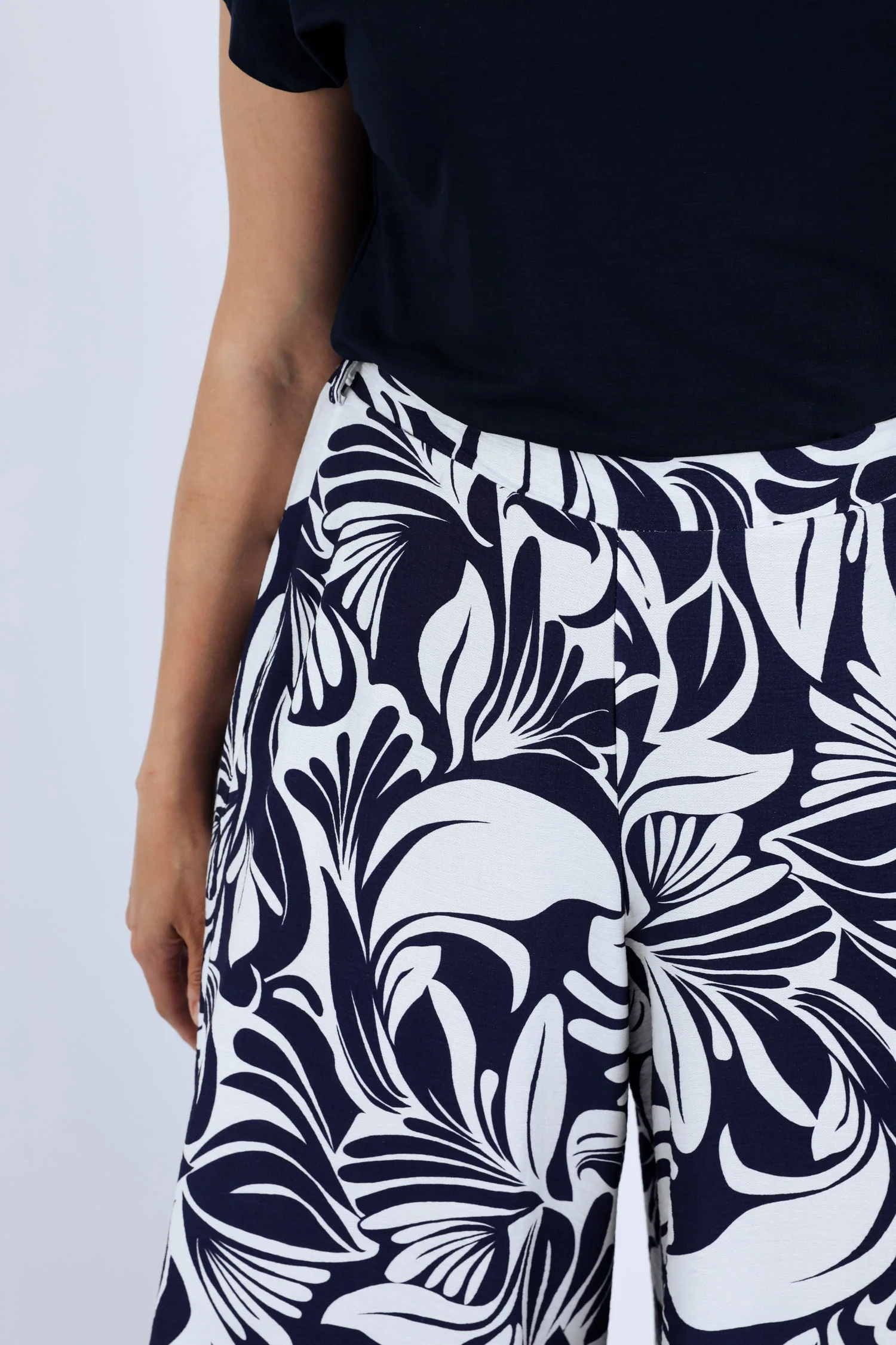 Wijd 7/8 broek van bicolor bloemenprint viscose - Image 5