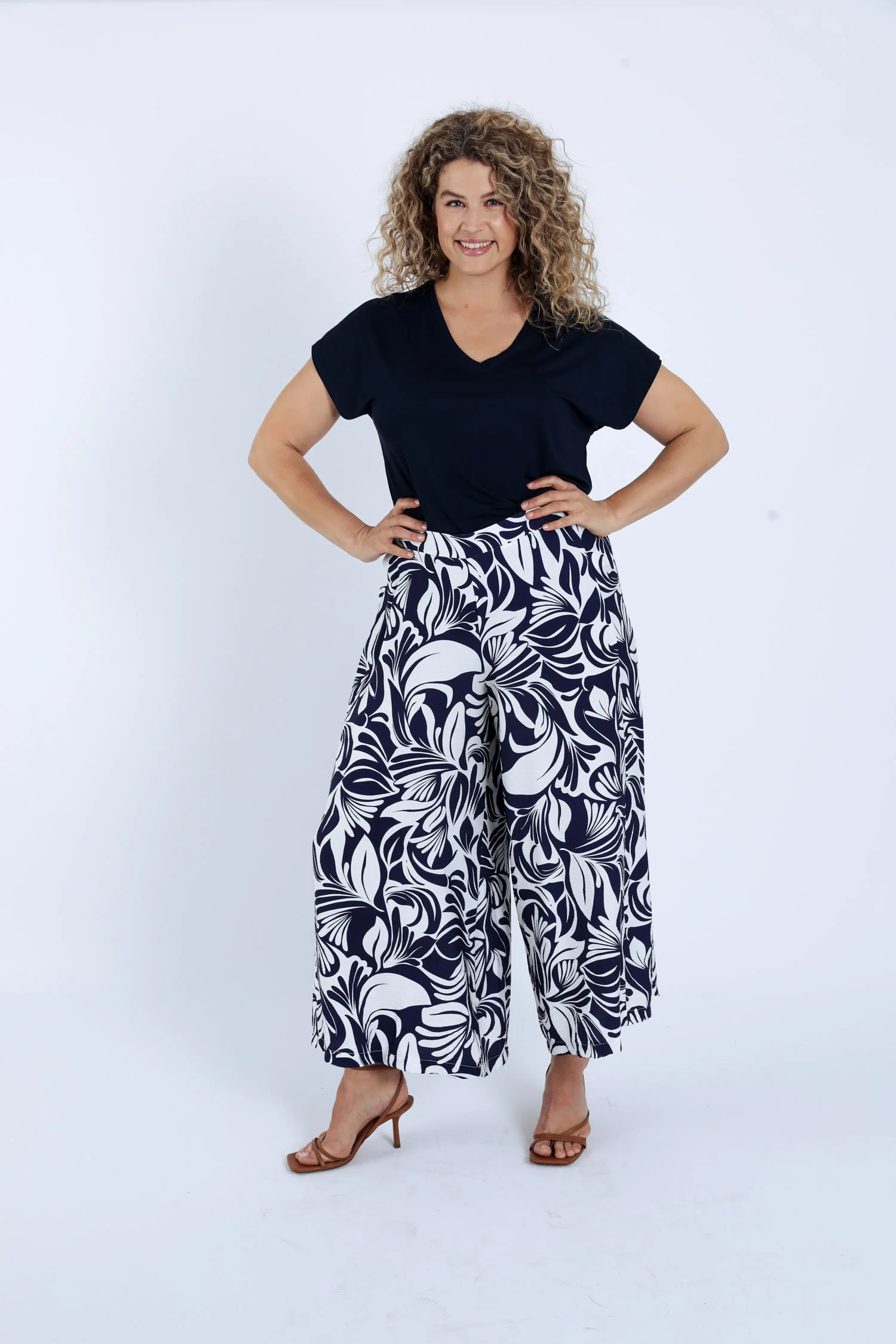 Wijd 7/8 broek van bicolor bloemenprint viscose - Image 7