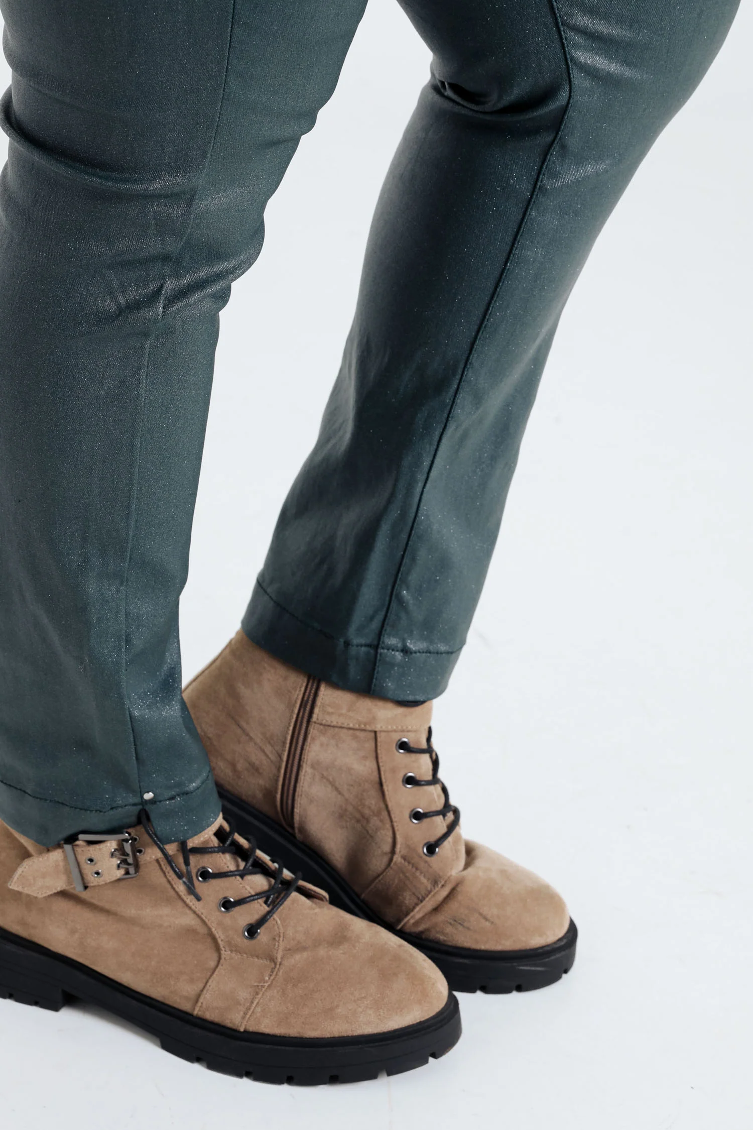 Effen slim 7/8-broek in viscose met metallic coating - Image 5