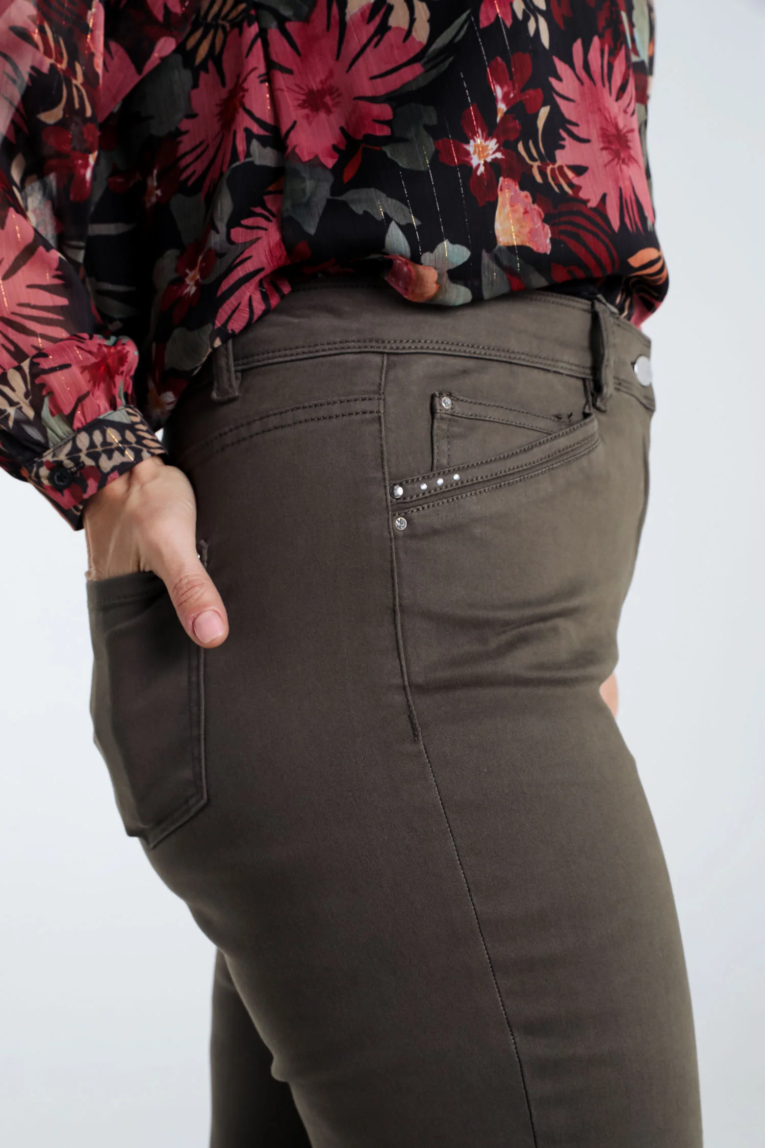 Slim broek 'Louise' L32 met strass - Image 15