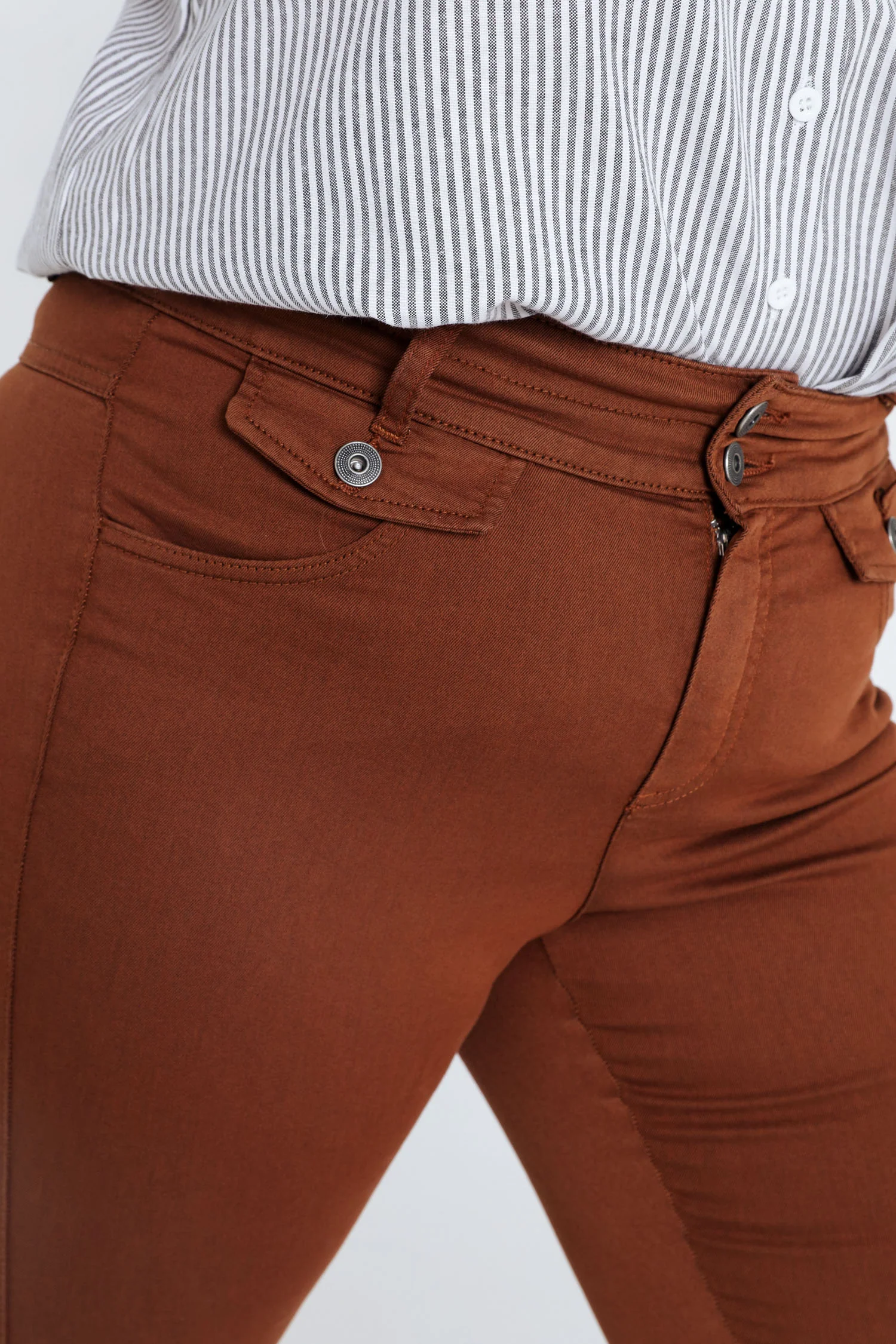 Lange, effen broek in katoen met 5 zakken - Image 6
