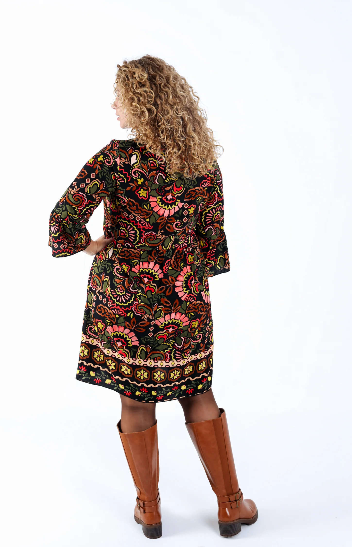 Korte jurk van bedrukt viscose met folkprint - Image 3