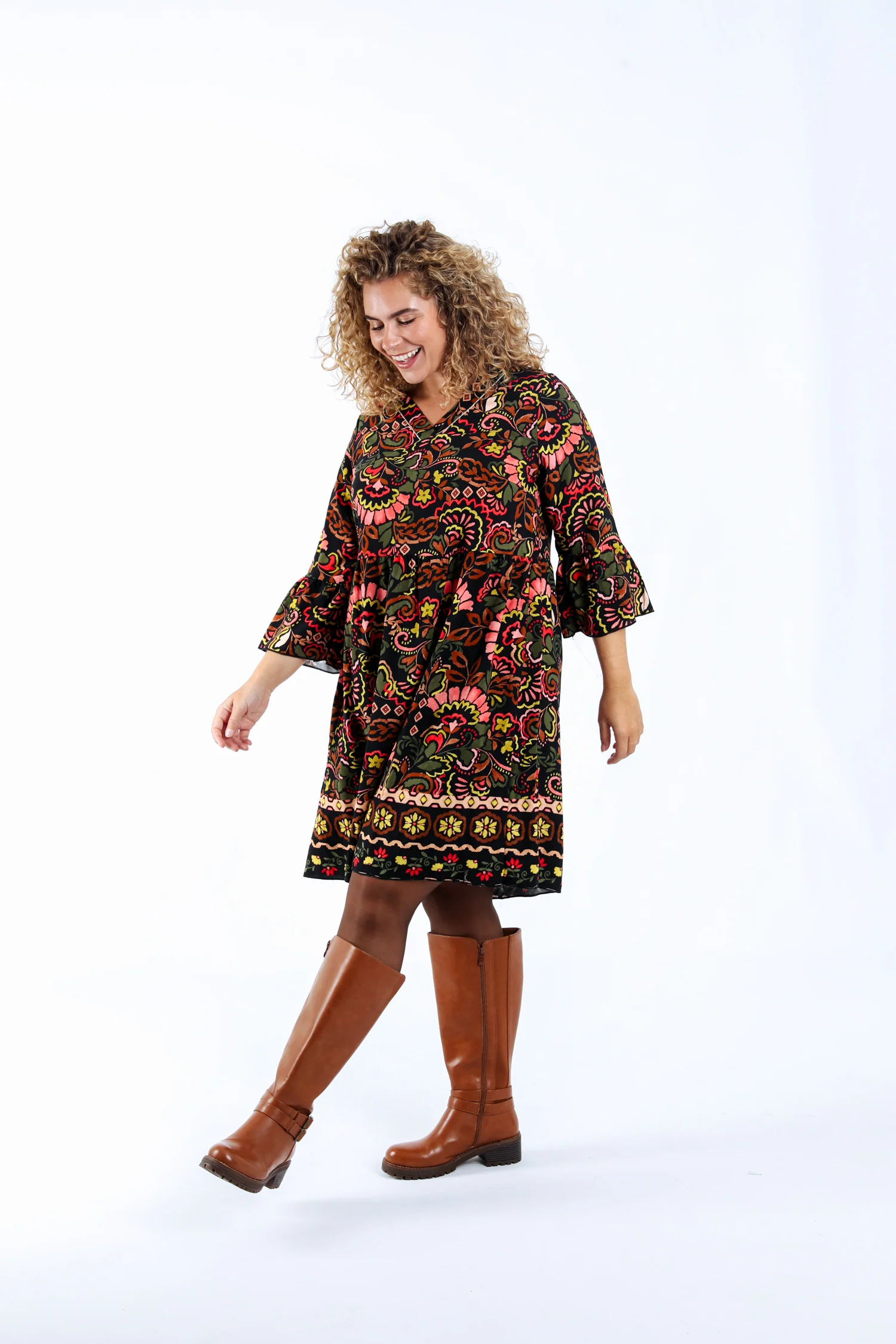 Korte jurk van bedrukt viscose met folkprint - Image 7