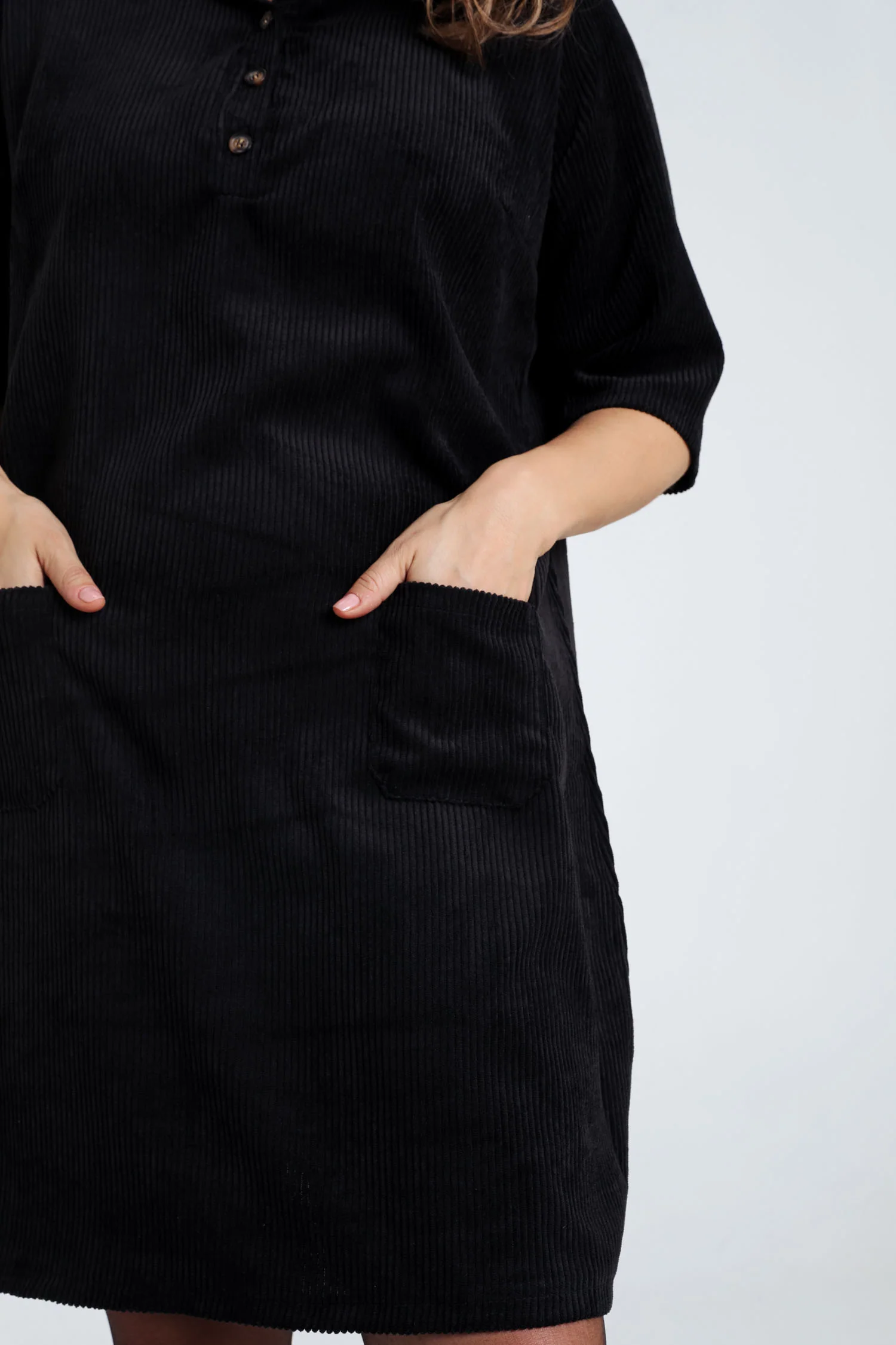 Korte, effen corduroy jurk met opgestikte zakken - Image 15