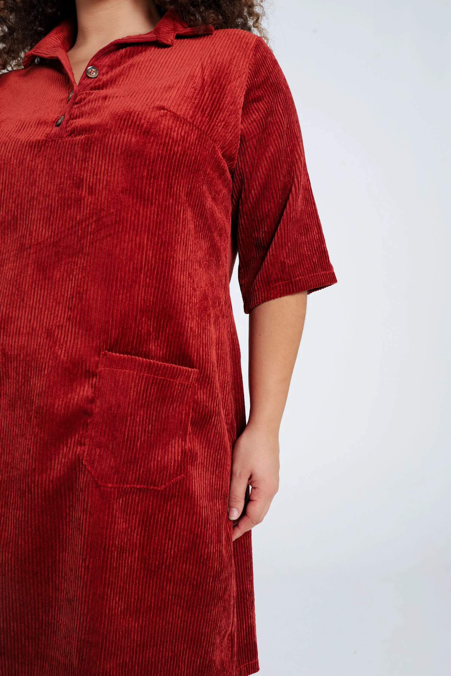 Korte, effen corduroy jurk met opgestikte zakken - Image 28