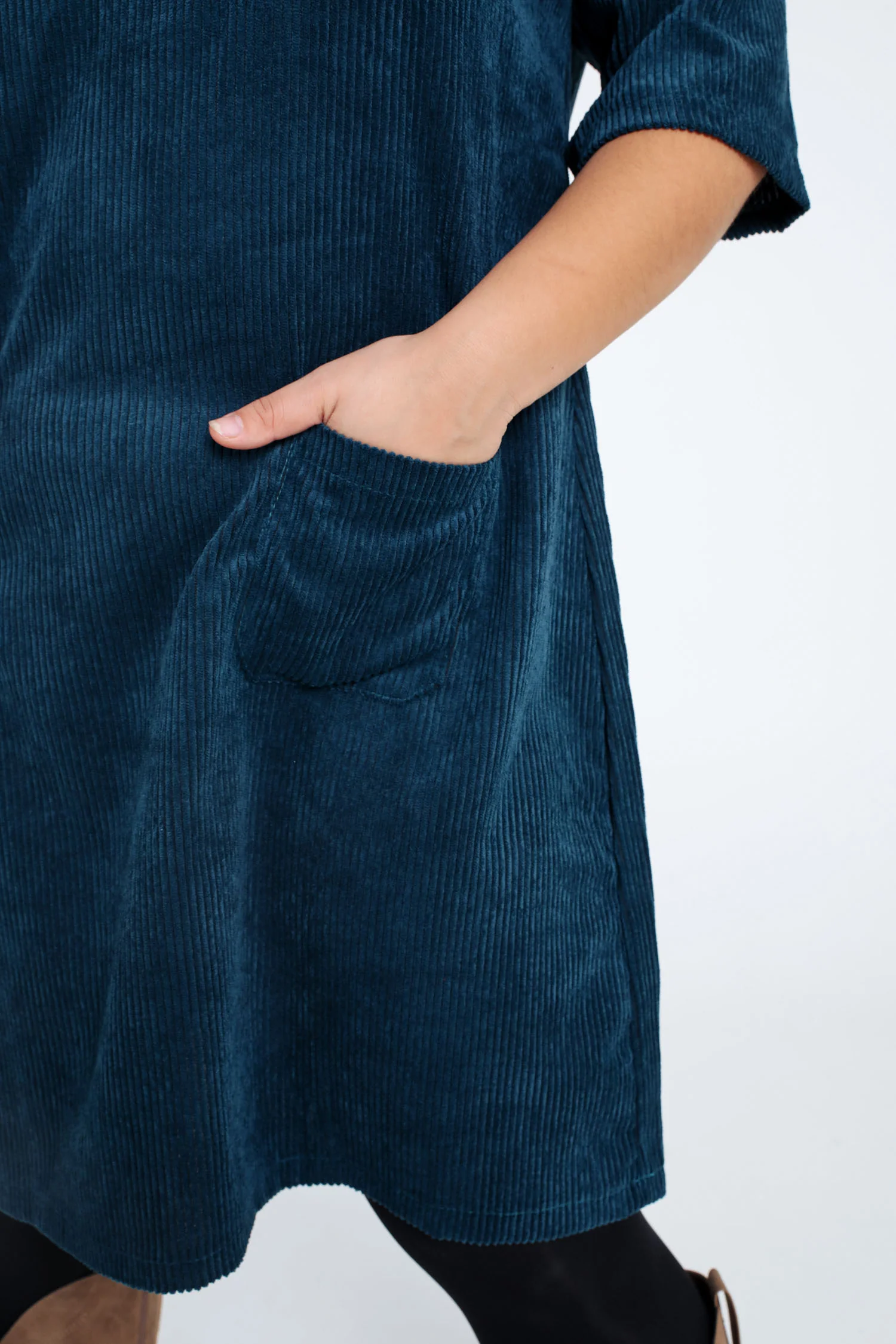 Korte, effen corduroy jurk met opgestikte zakken - Image 5