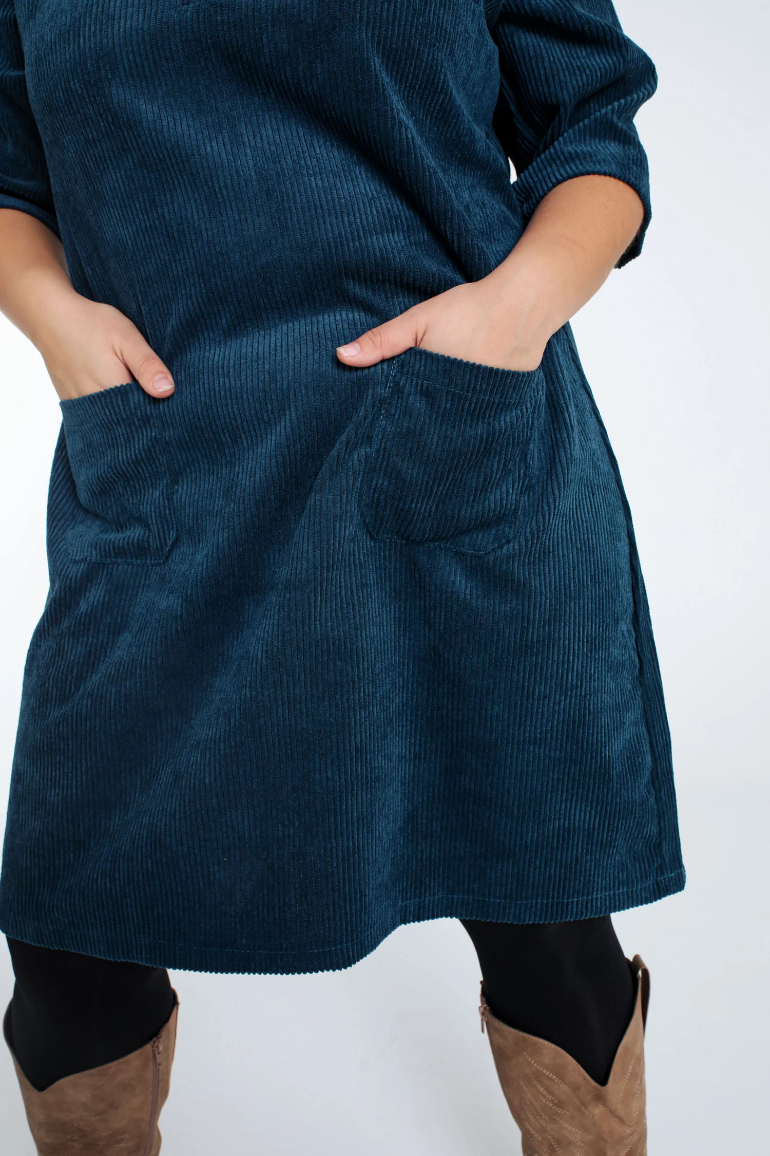 Korte, effen corduroy jurk met opgestikte zakken - Image 6