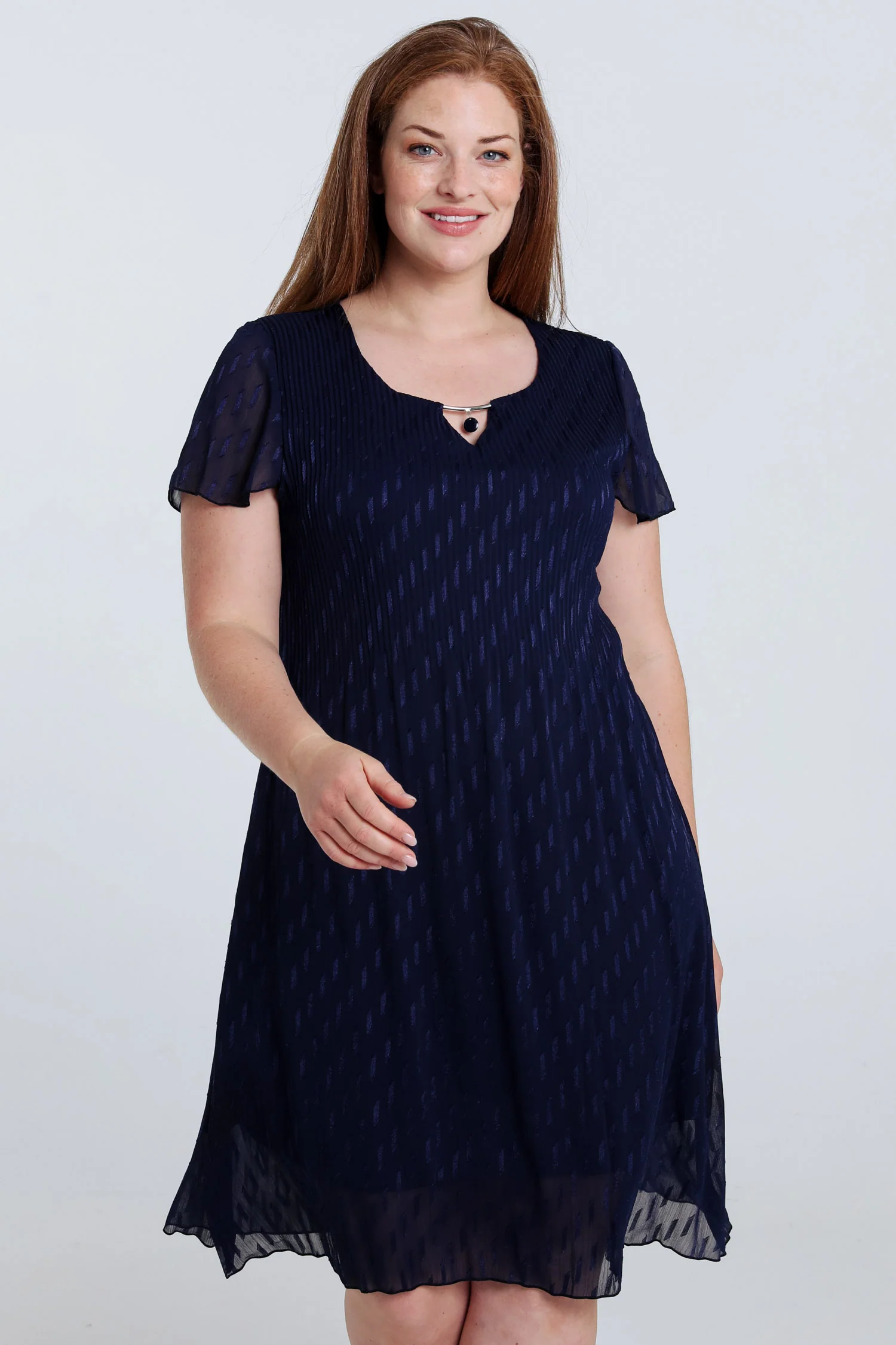 Effen korte jurk van geplisseerd chiffon
