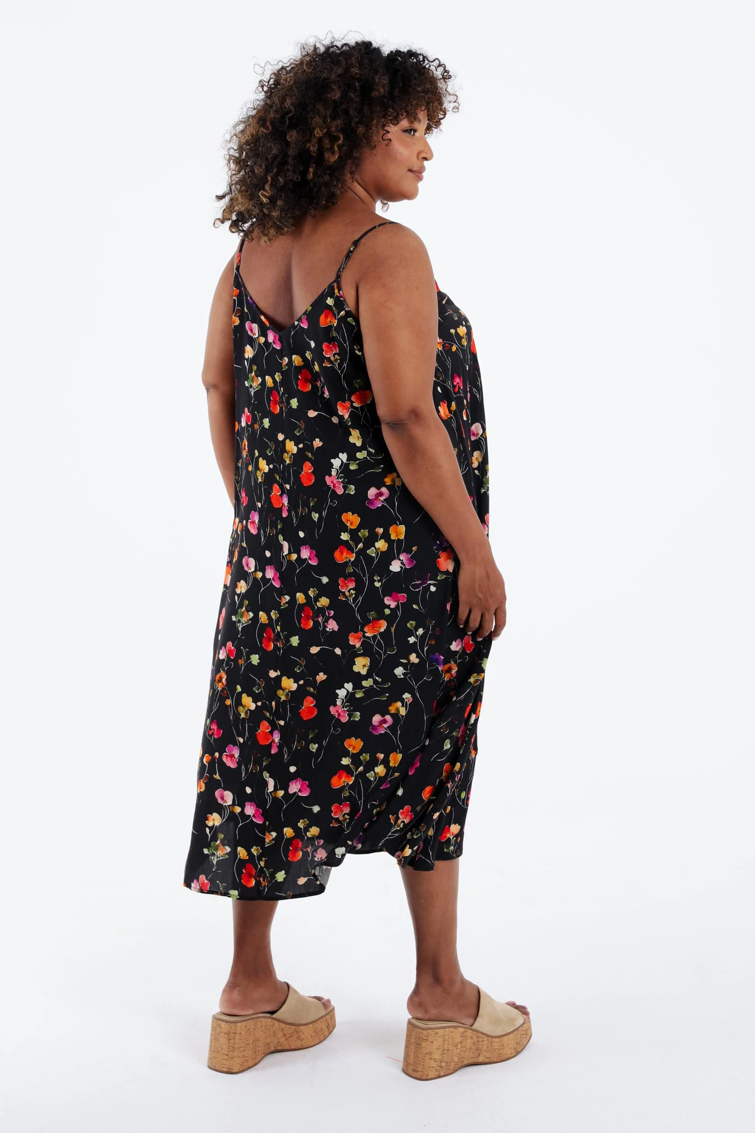 Lange jurk van viscose met dunne bandjes en een bloemenprint - Image 13