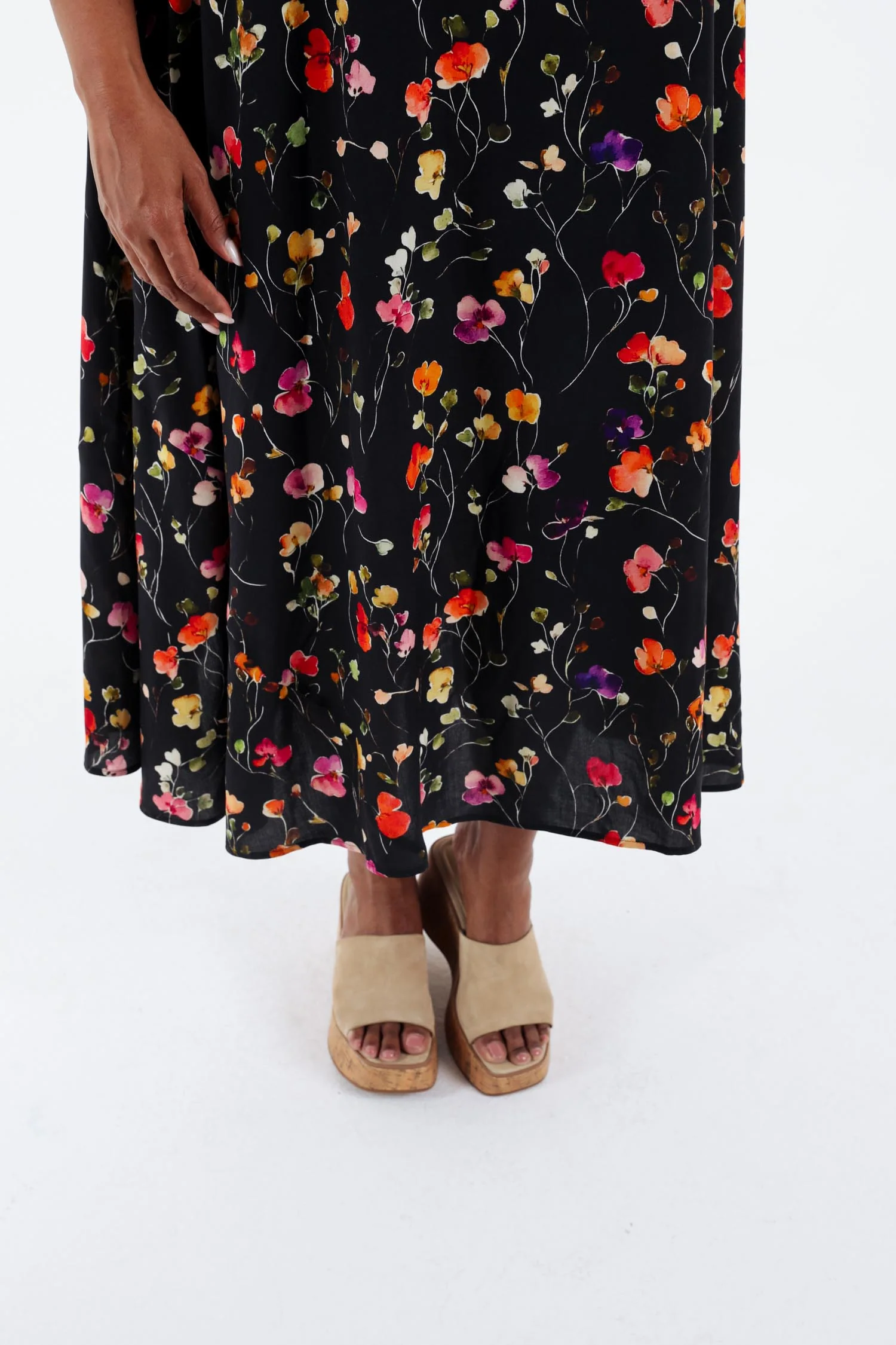 Lange jurk van viscose met dunne bandjes en een bloemenprint - Image 17