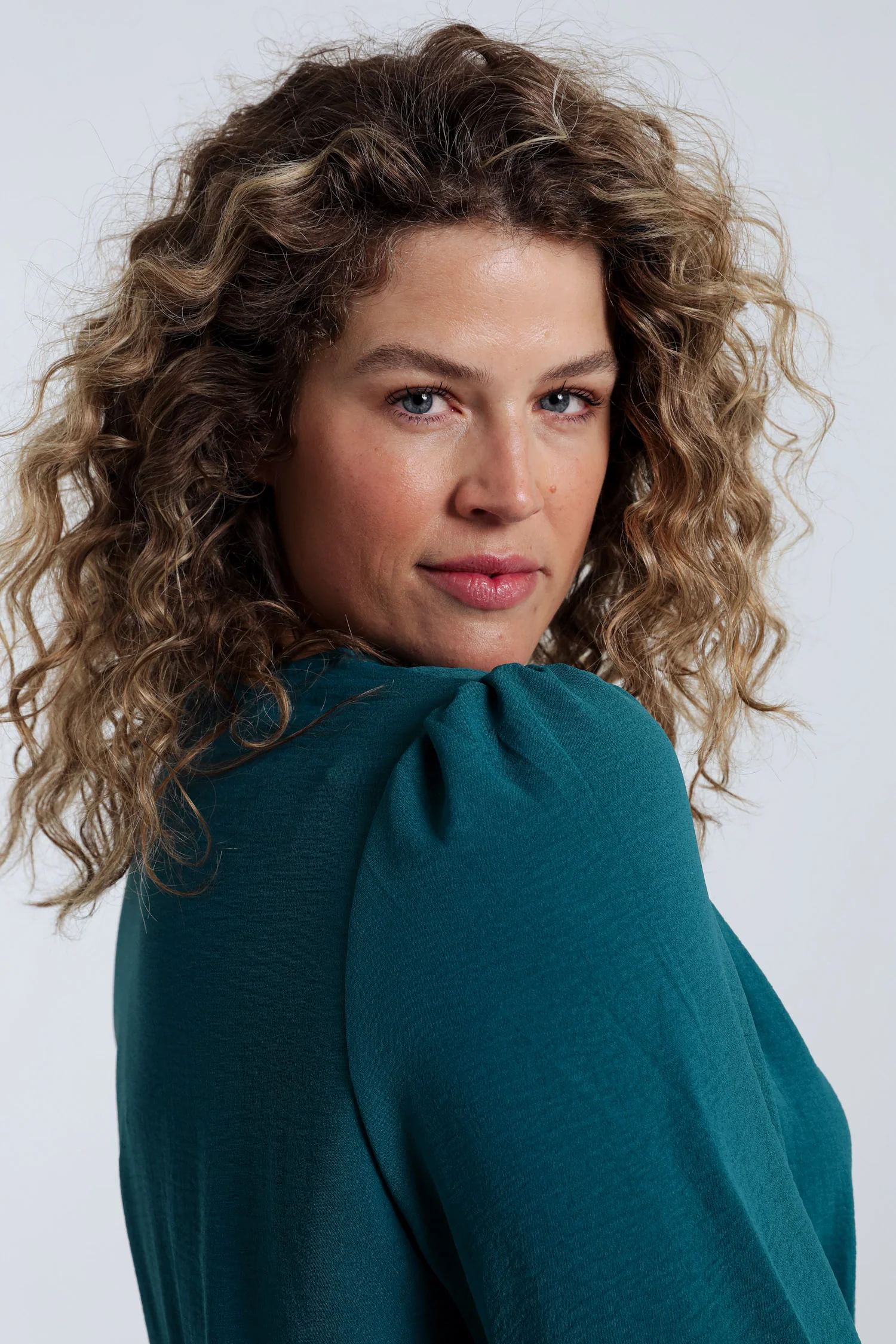 Effen lange jurk met geplooide zoom - Image 5