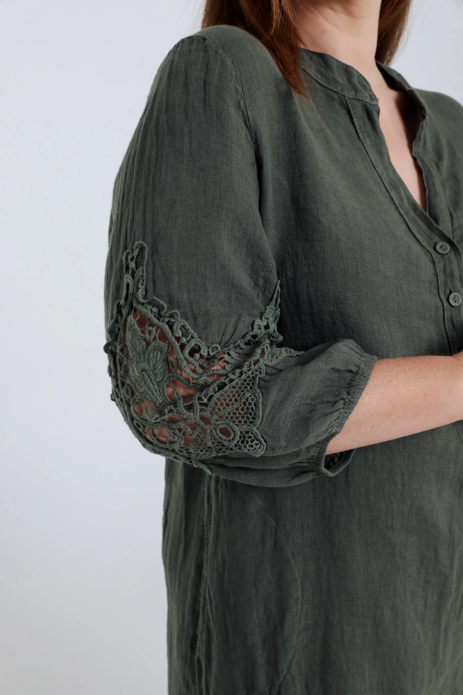 Effen linnen tuniekjurk met macramé-detail - Image 4