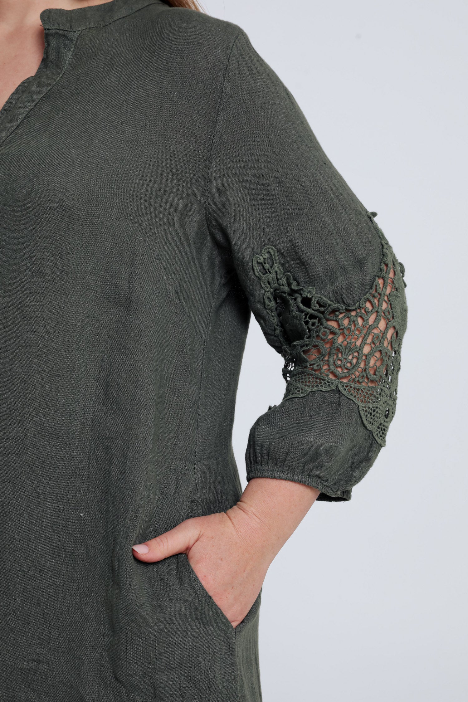 Effen linnen tuniekjurk met macramé-detail - Image 6