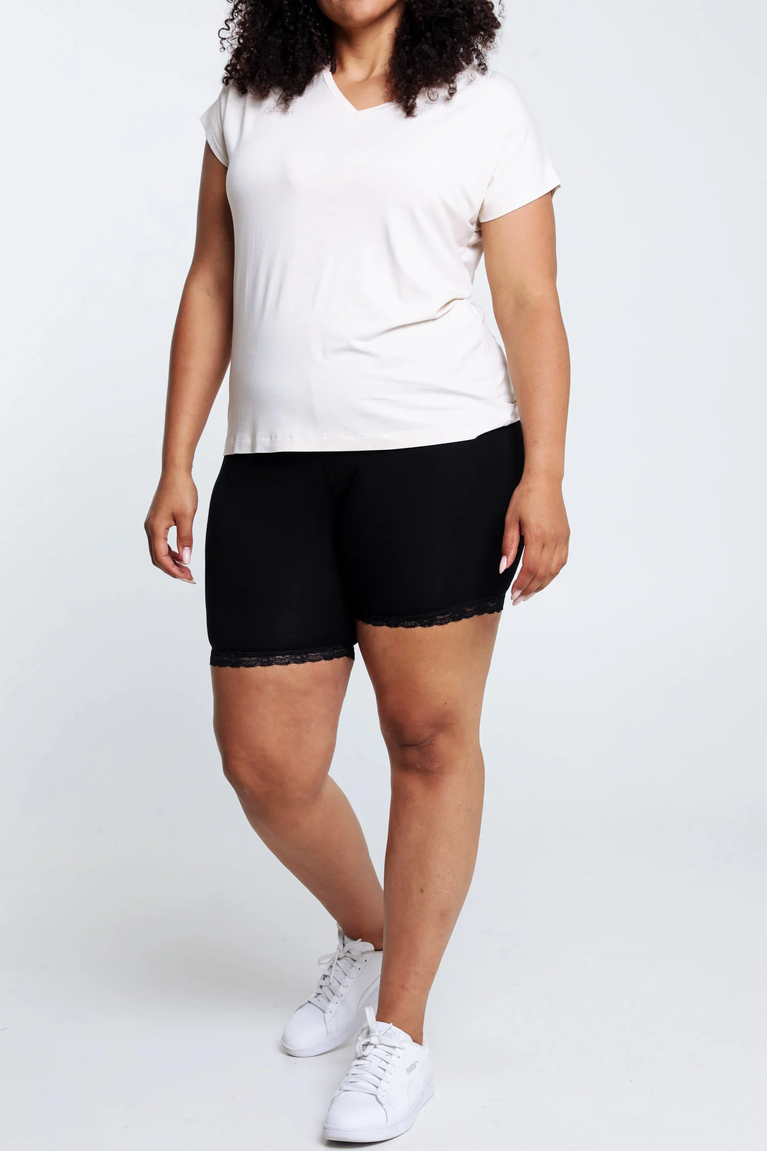 Effen leggingshort in viscose met kanten details - Image 3