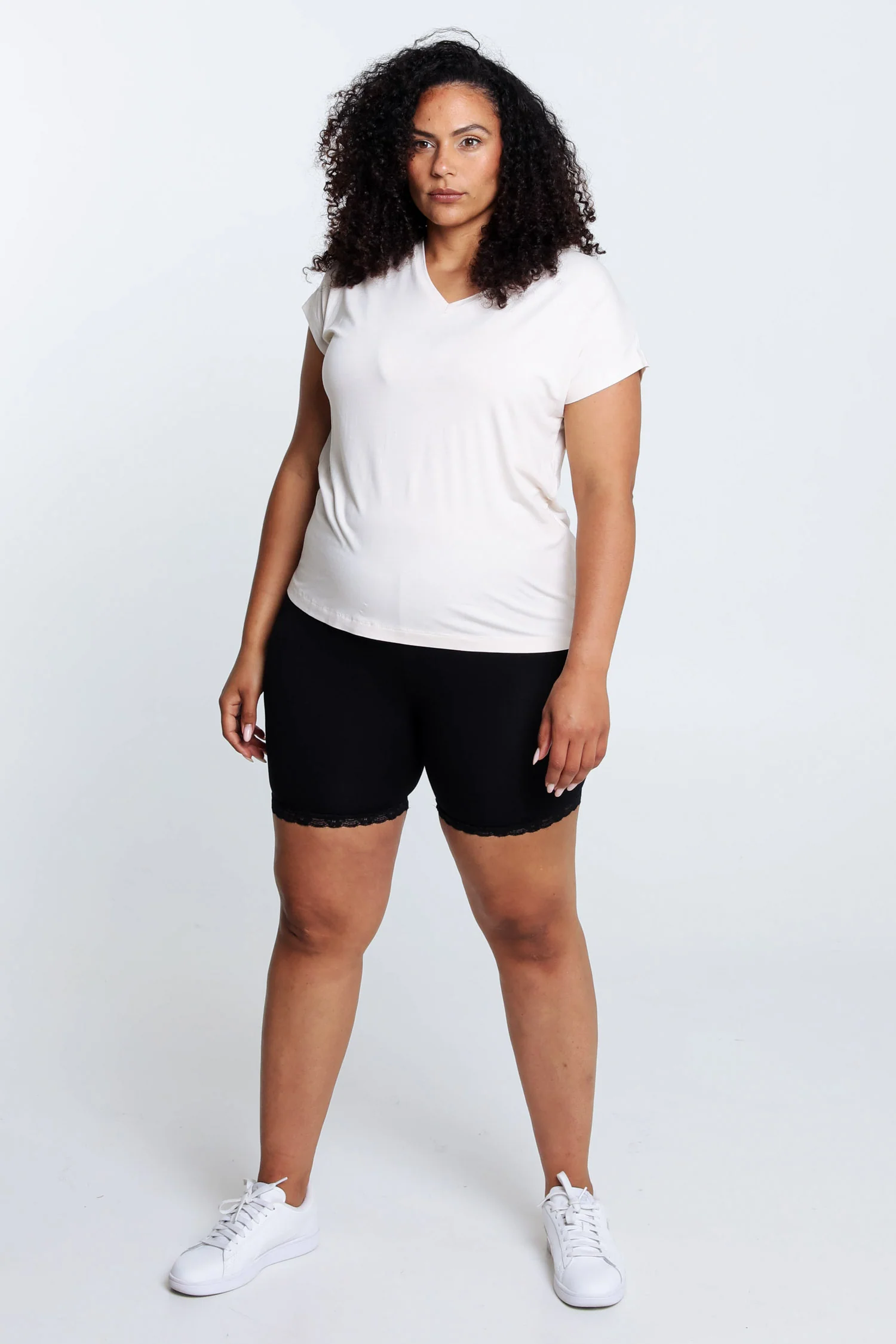 Effen leggingshort in viscose met kanten details - Image 5