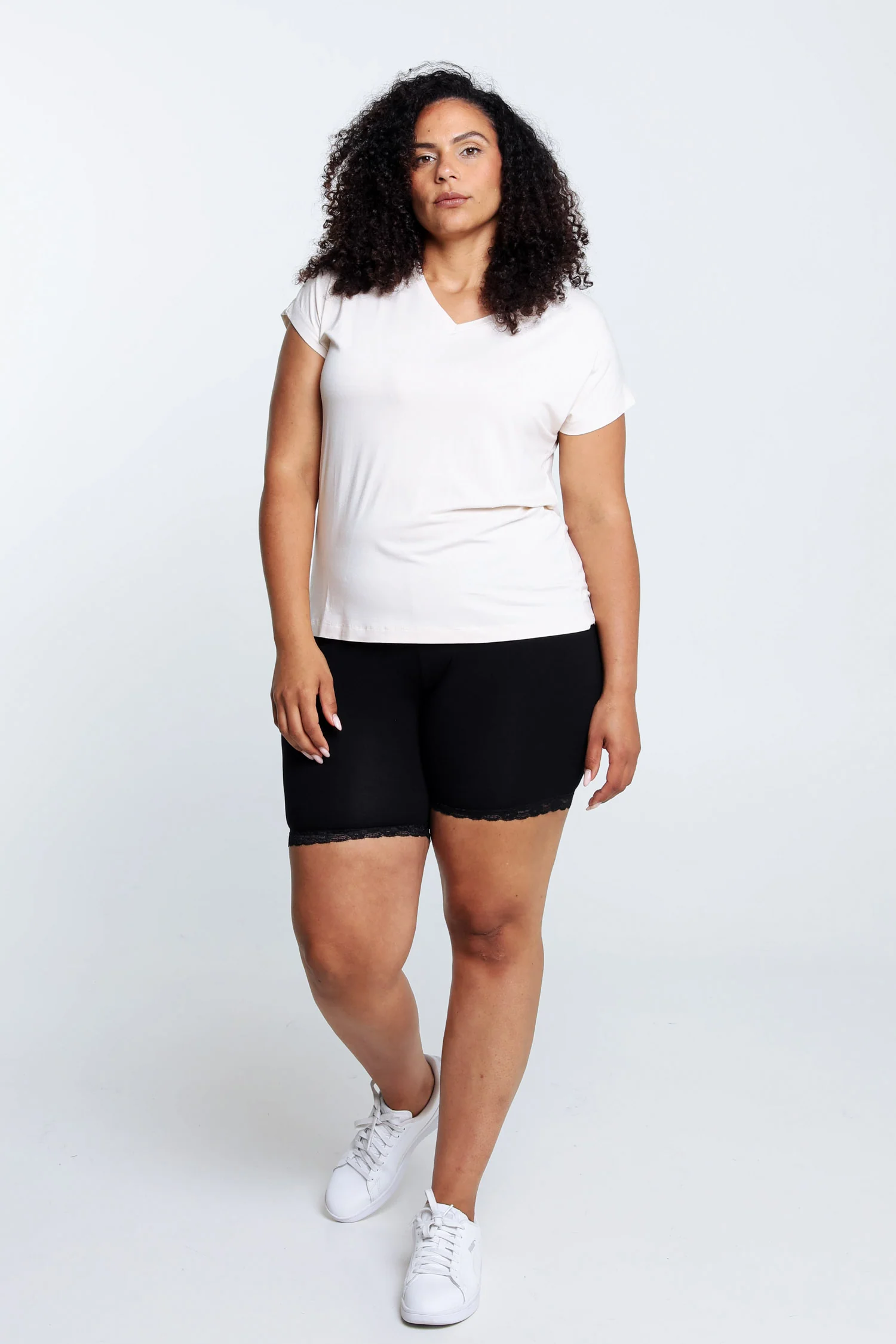 Effen leggingshort in viscose met kanten details - Image 6