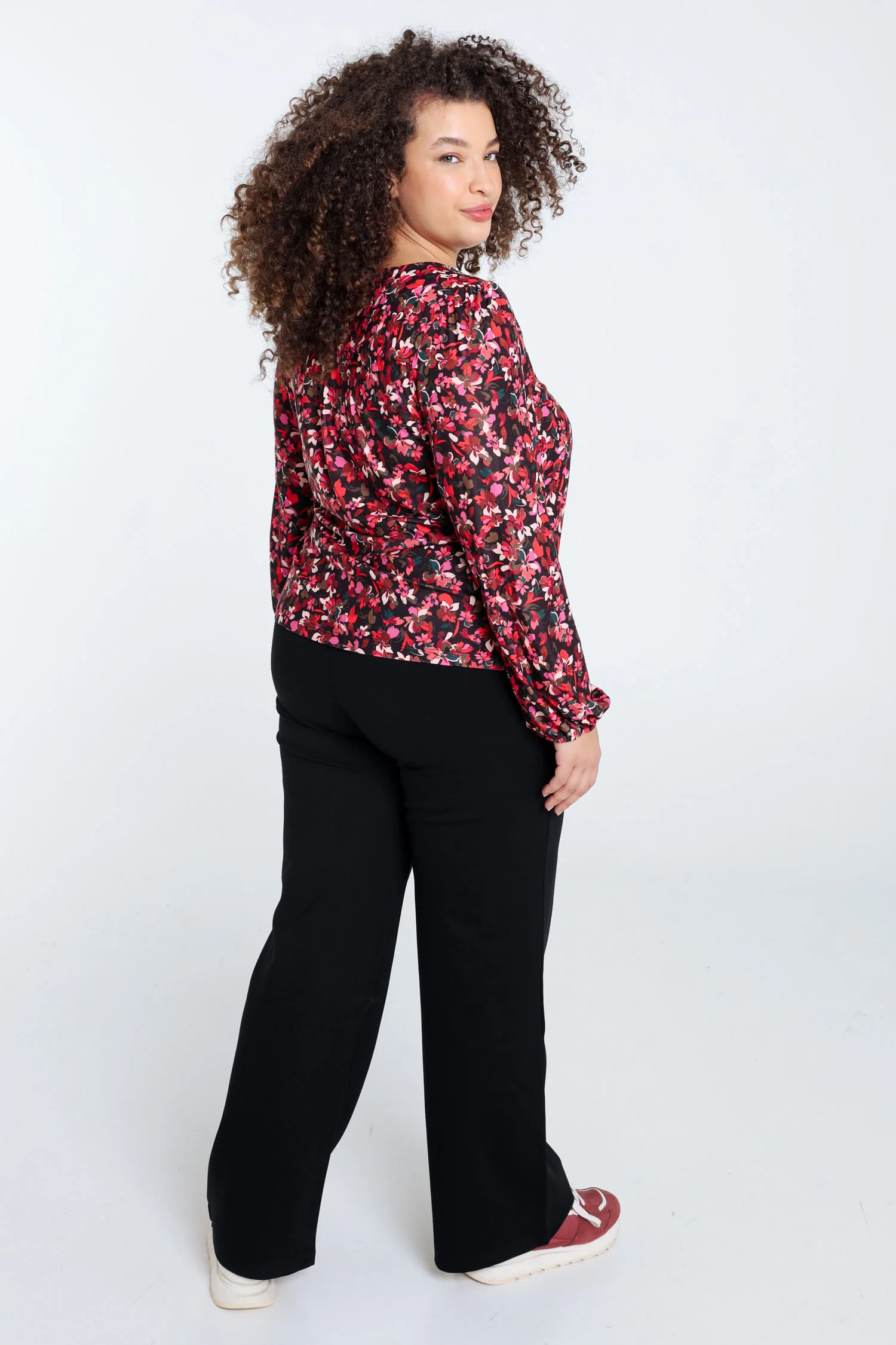 Korte T-shirt met bloemenmotief - Image 2