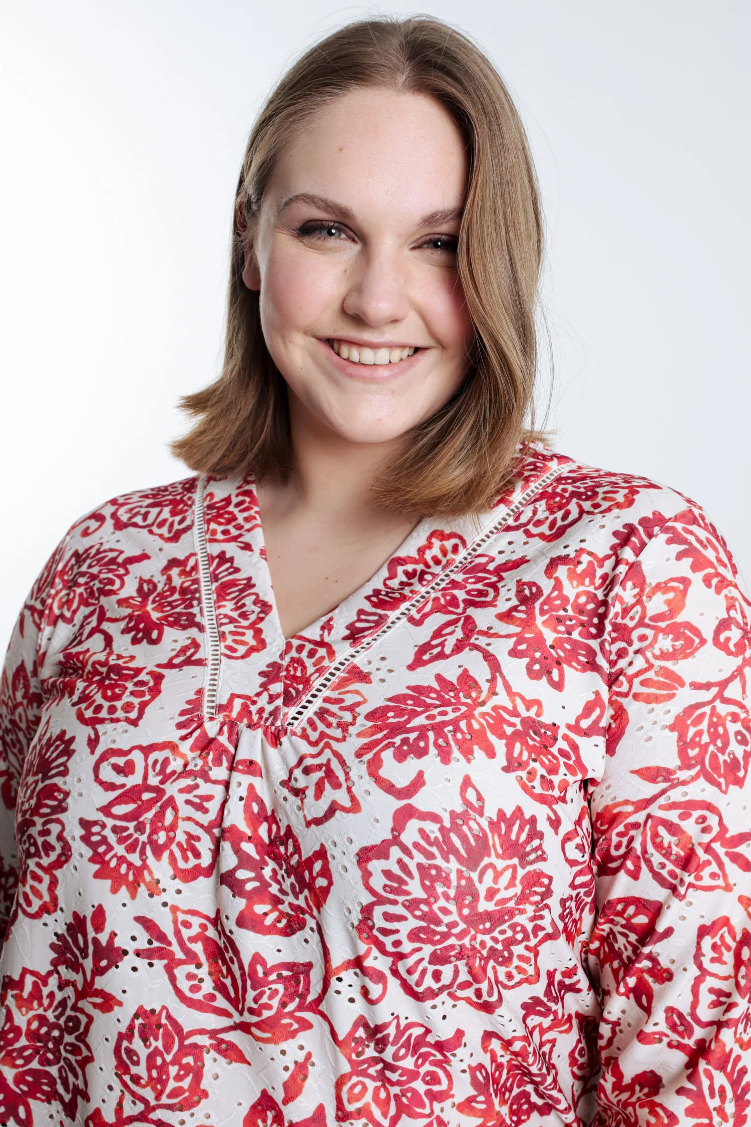 Geborduurd T-shirt met bloemenprint - Image 3