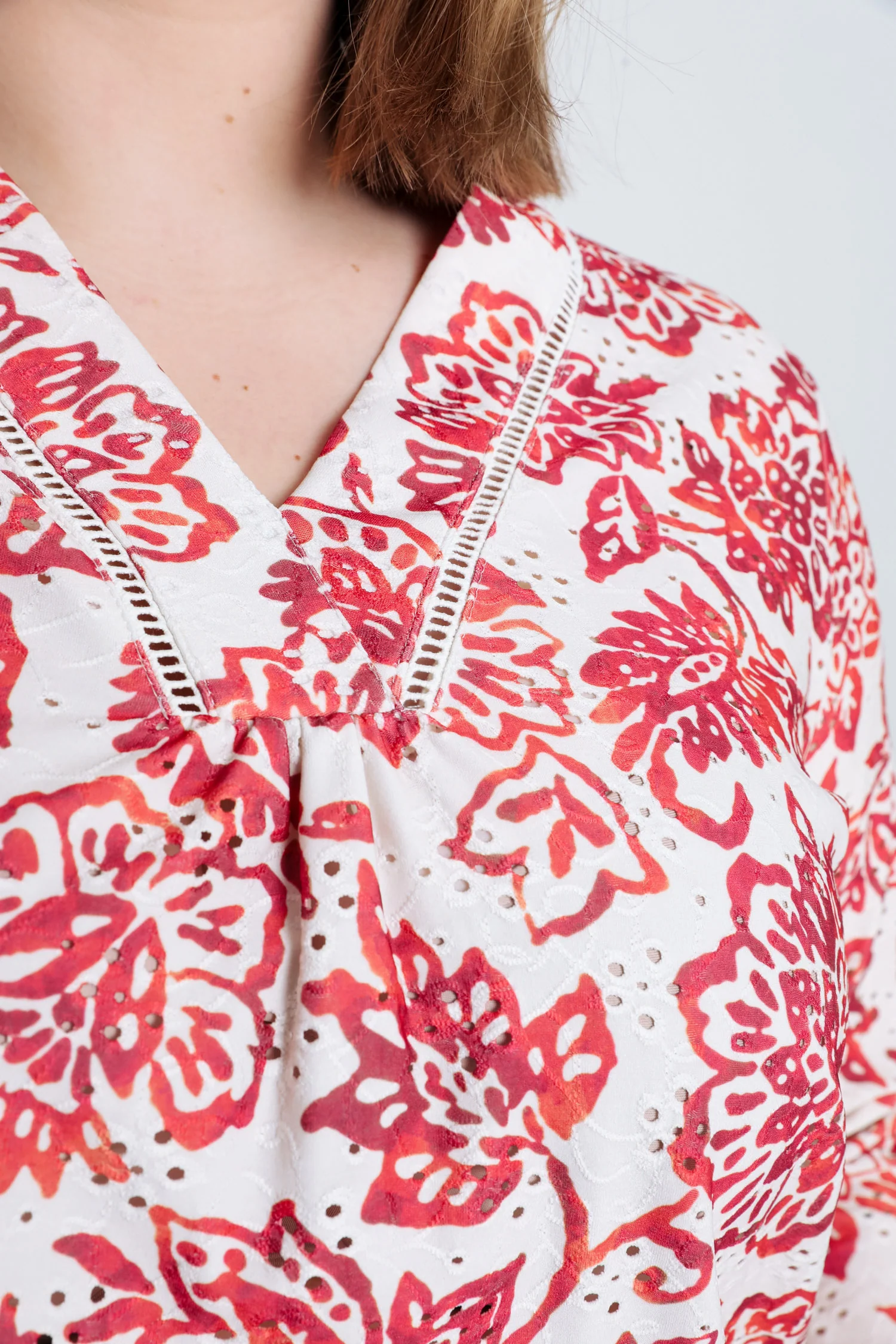 Geborduurd T-shirt met bloemenprint - Image 4