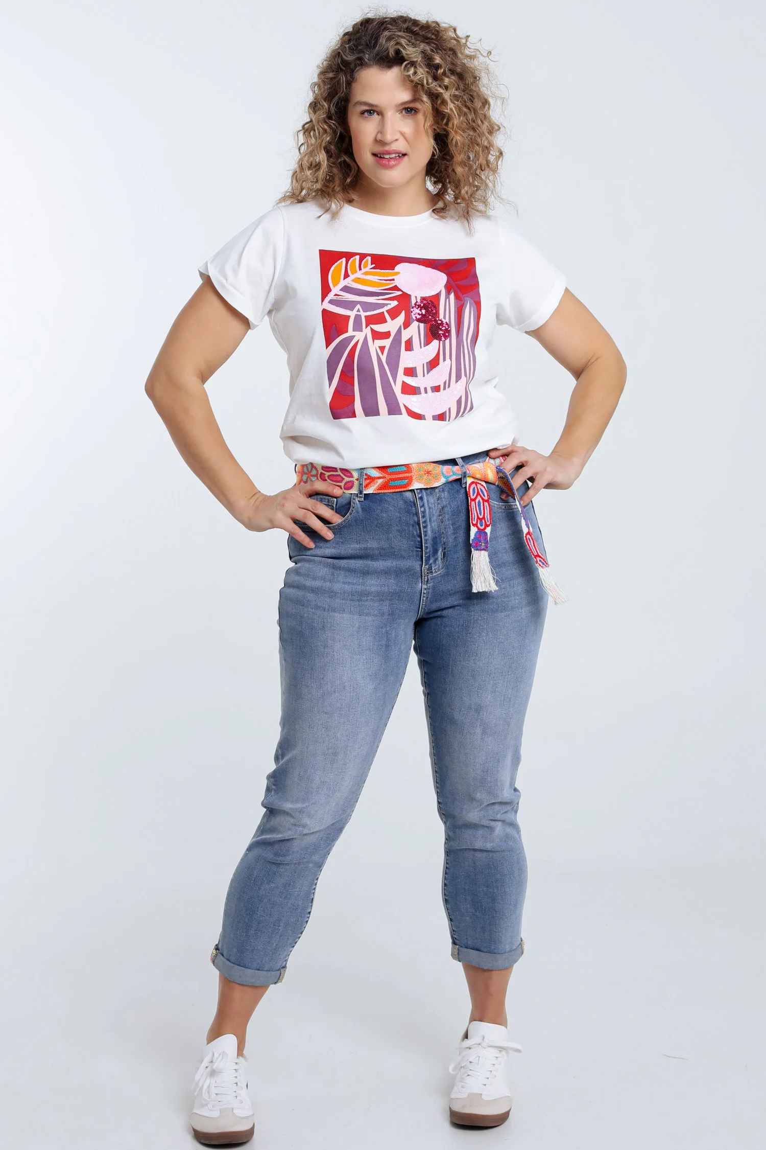 Katoenen T-shirt met gekleurde print en pailletten - Image 8