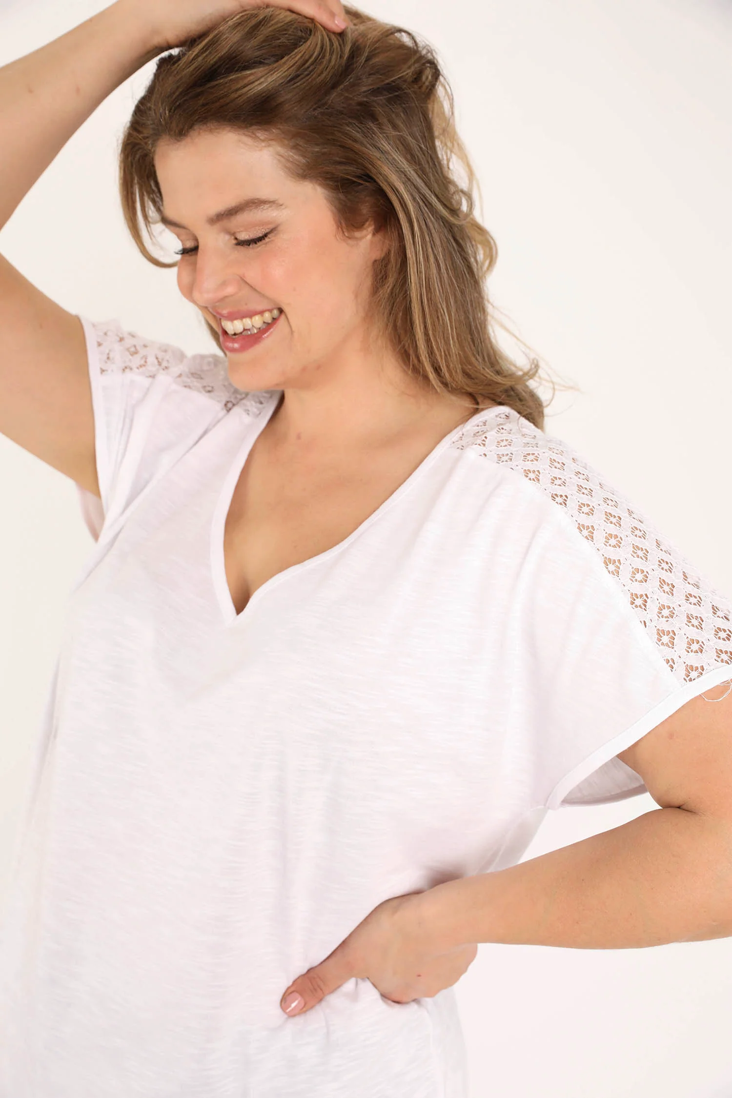 Exclusief SHEEGO - Uni T-shirt van katoen en viscose met kant - Image 4