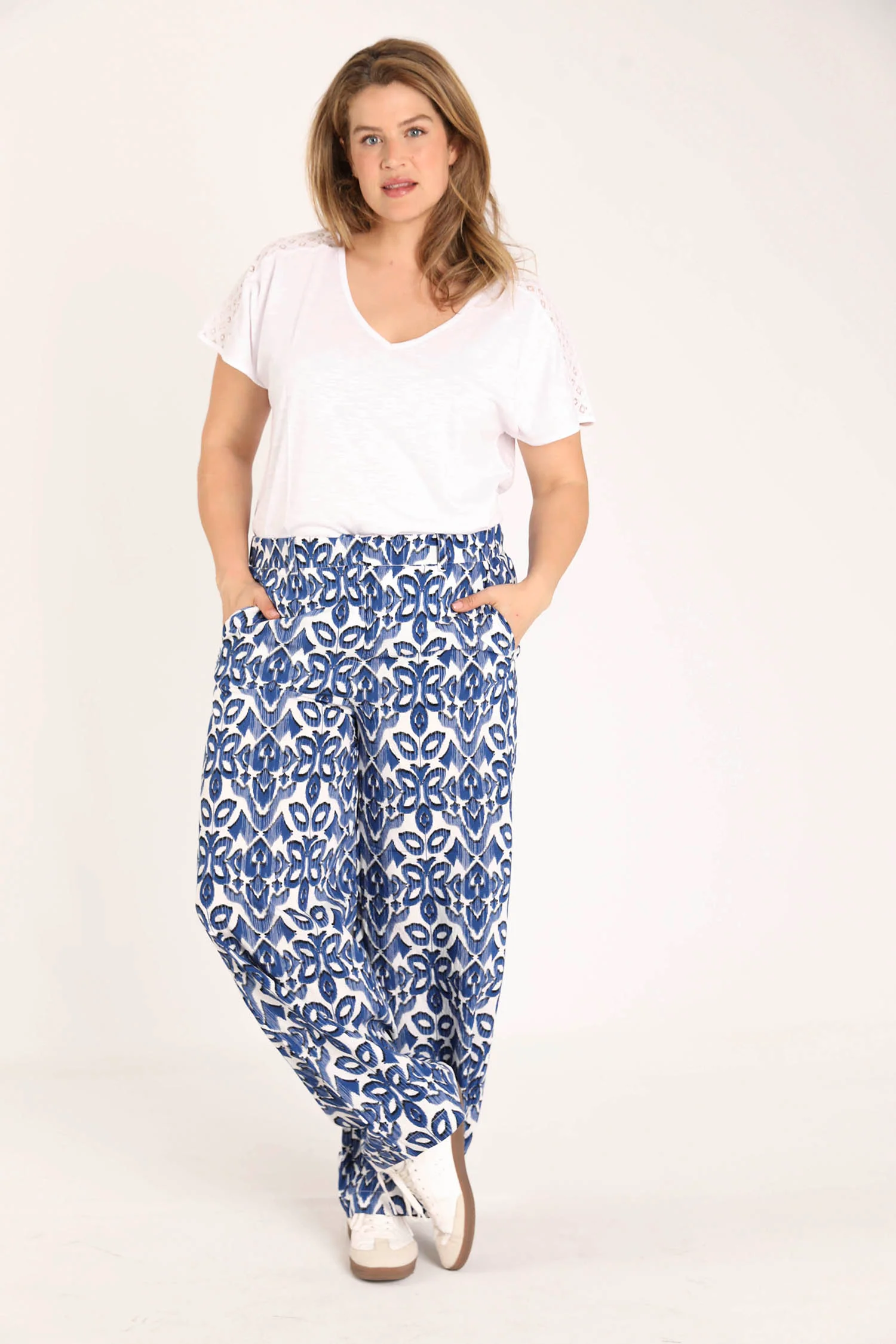 Exclusief SHEEGO - Uni T-shirt van katoen en viscose met kant - Image 7