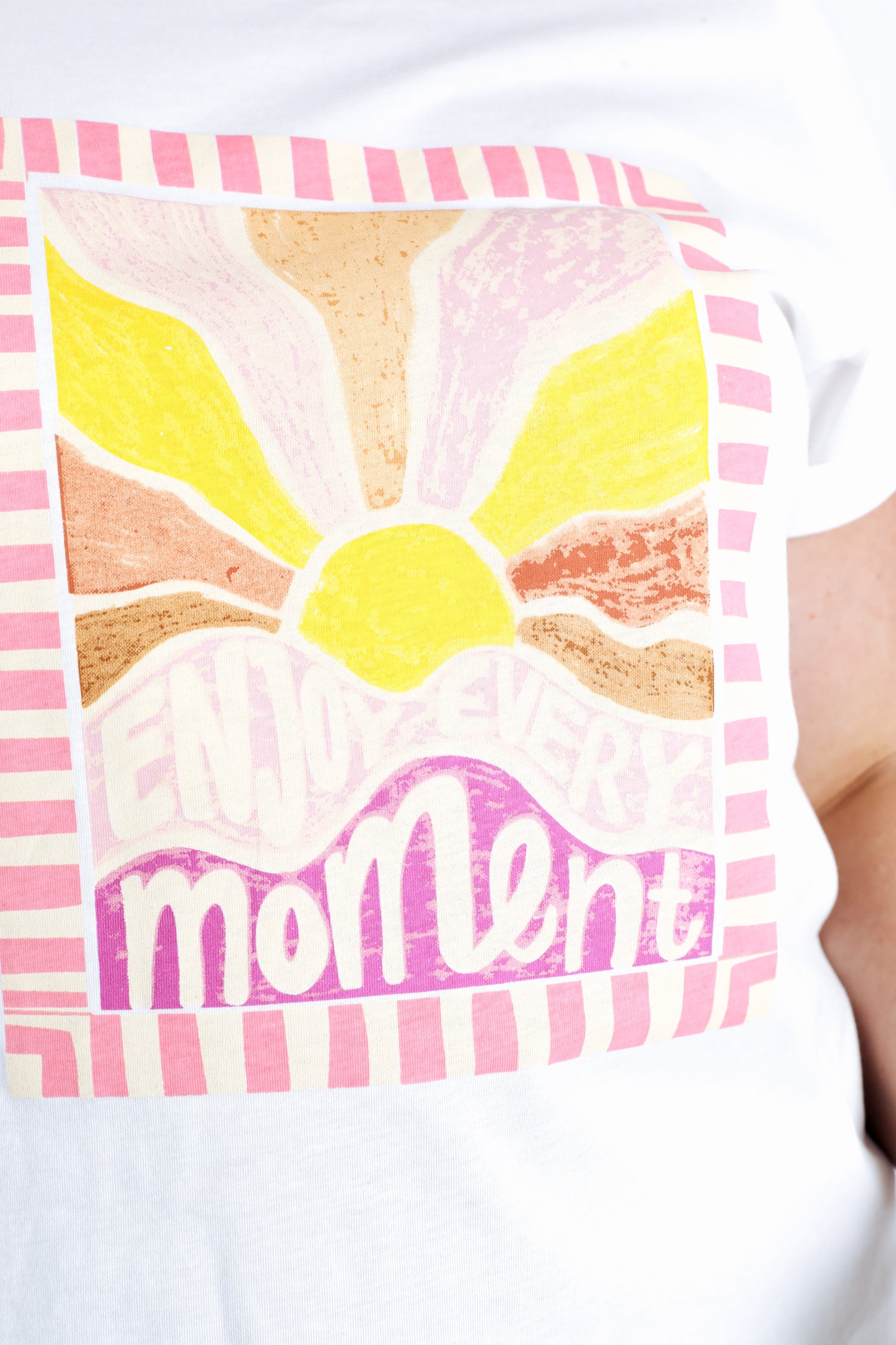 T-shirt van katoen met zonnenprint - Image 6