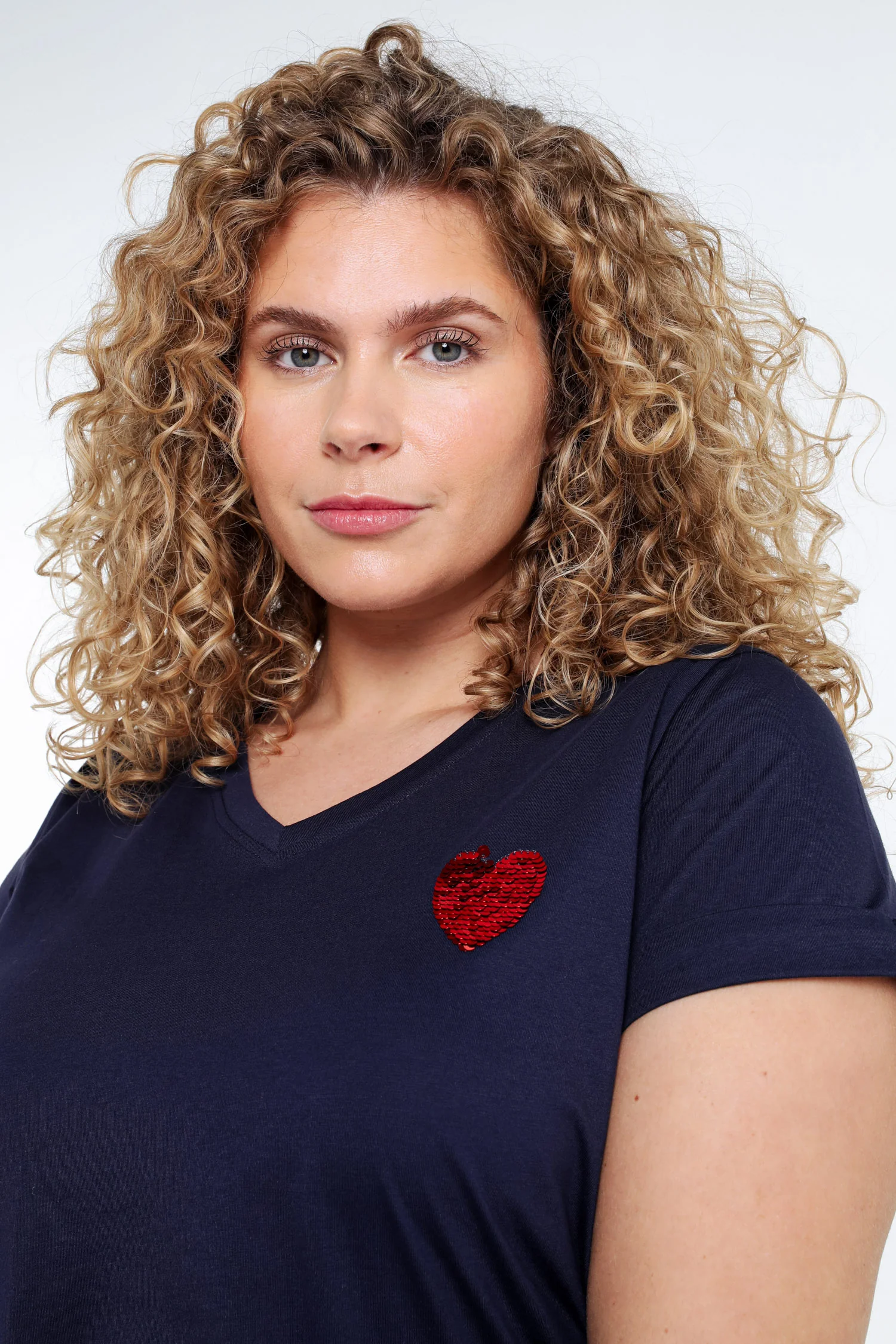 Effen katoenen T-shirt met hart van pailletten - Image 17
