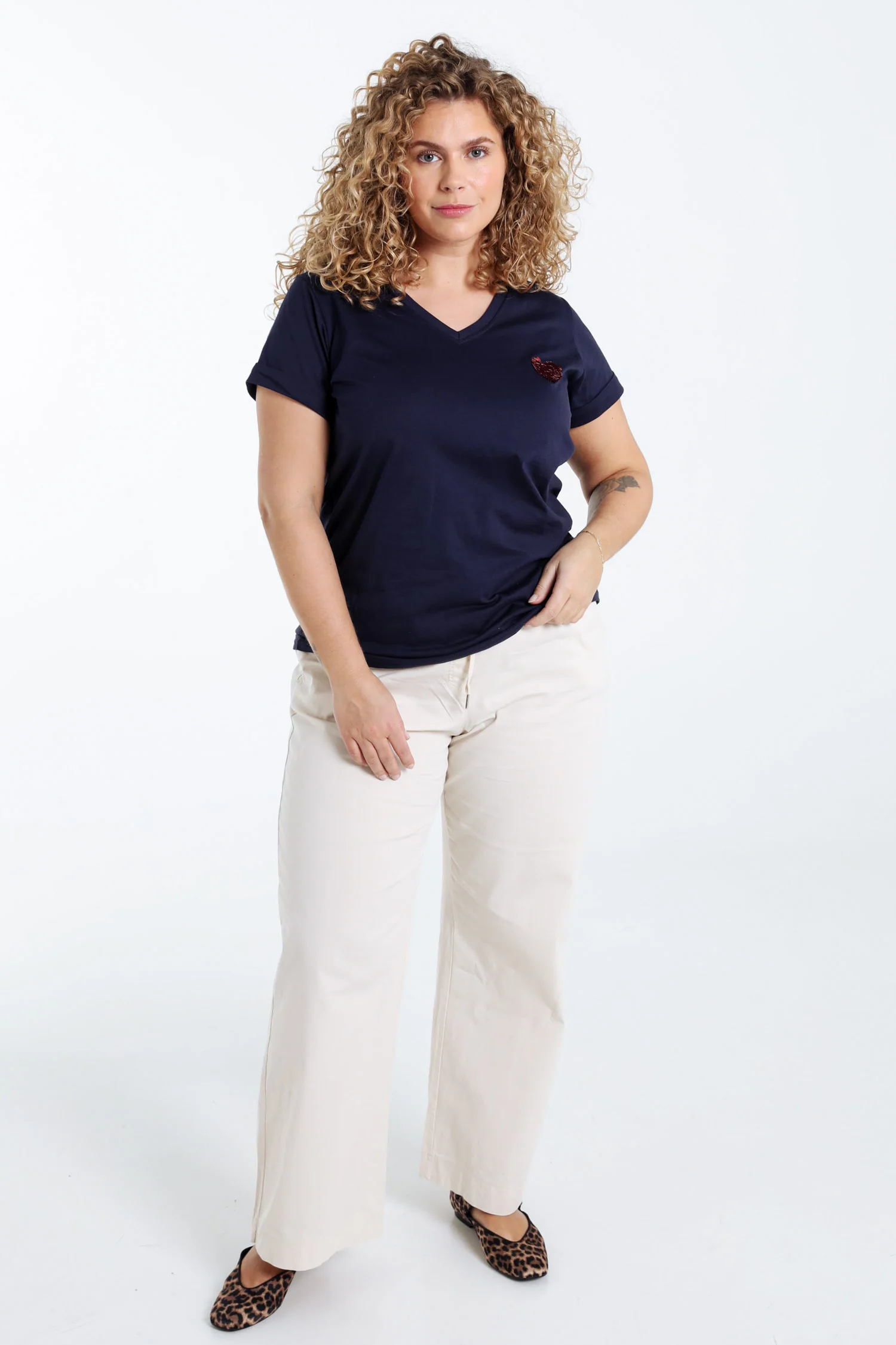 Effen katoenen T-shirt met hart van pailletten - Image 19