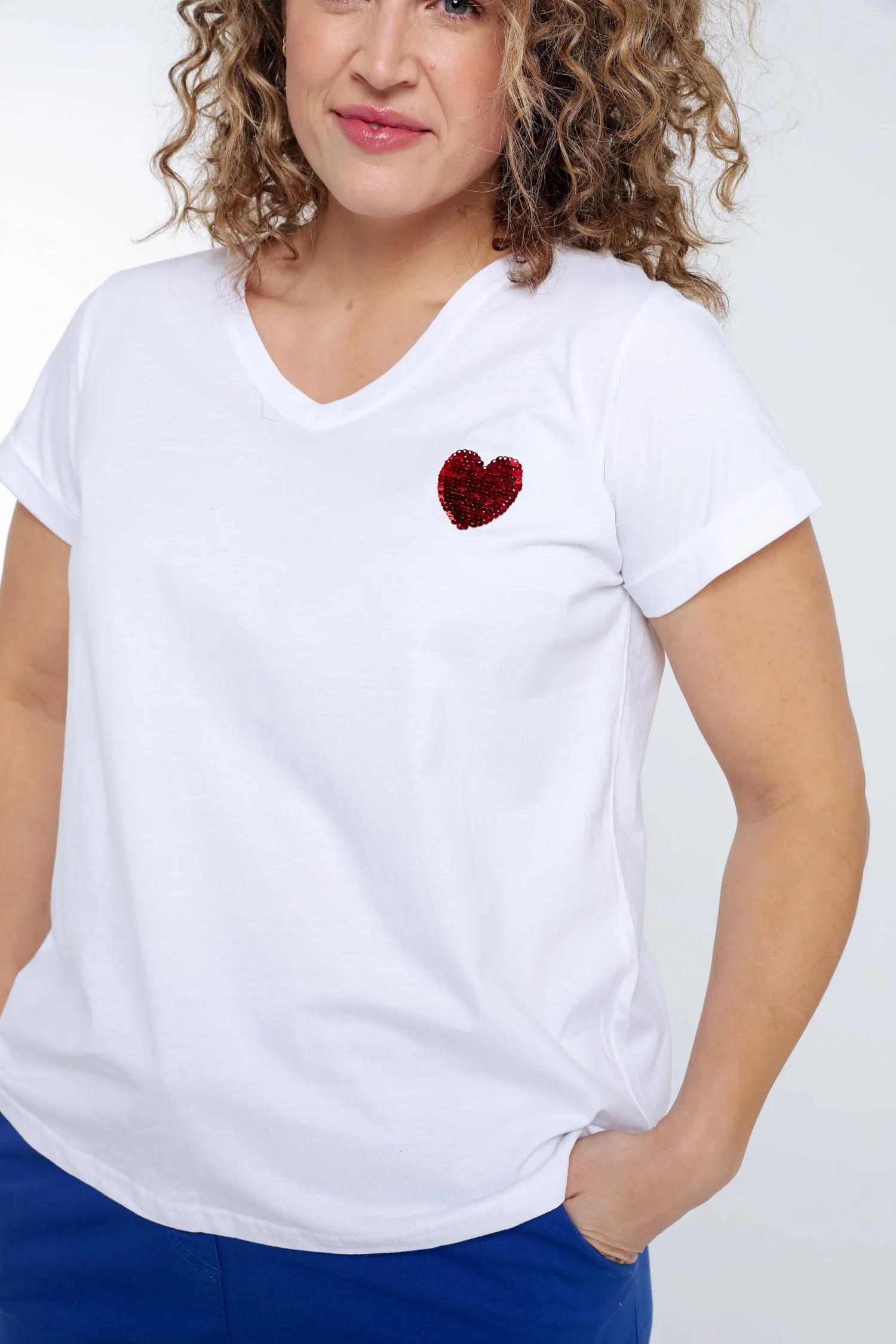 Effen katoenen T-shirt met hart van pailletten - Image 6