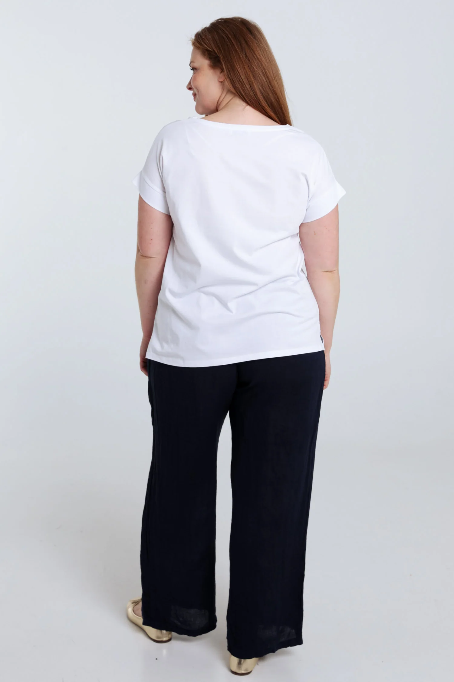 Effen katoenen T-shirt met geborduurde bloemen - Image 2