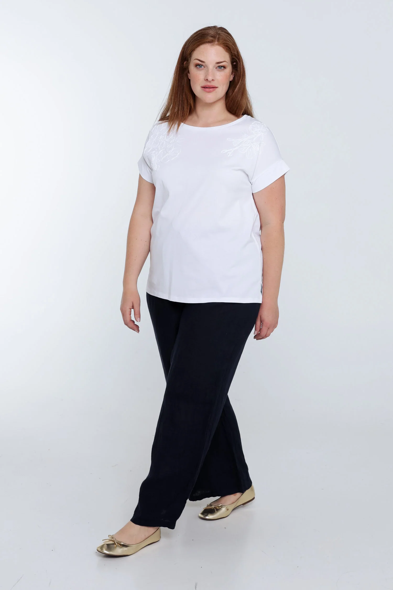 Effen katoenen T-shirt met geborduurde bloemen - Image 8