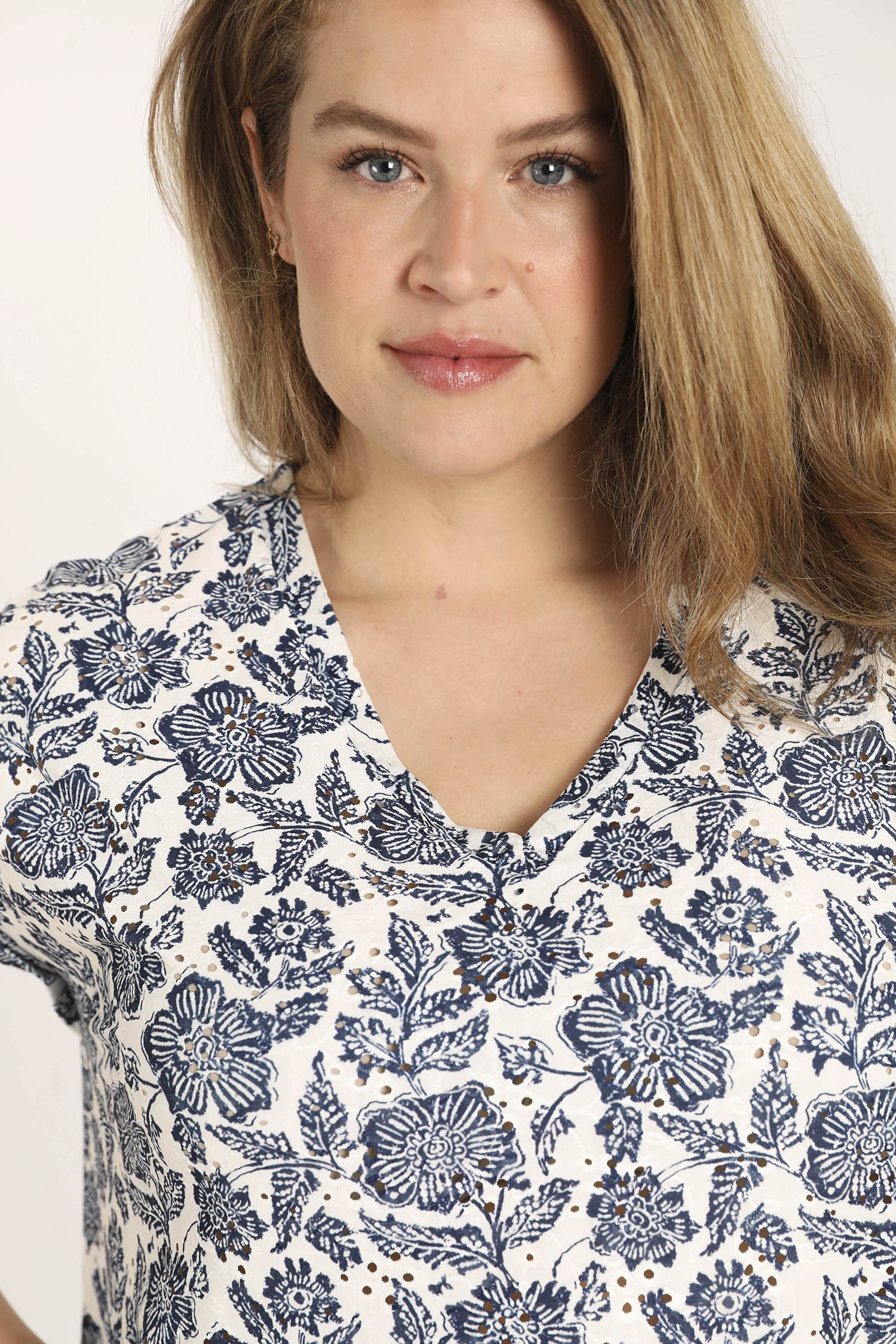 T-shirt van gebreide kant met bloemenprint - Image 4
