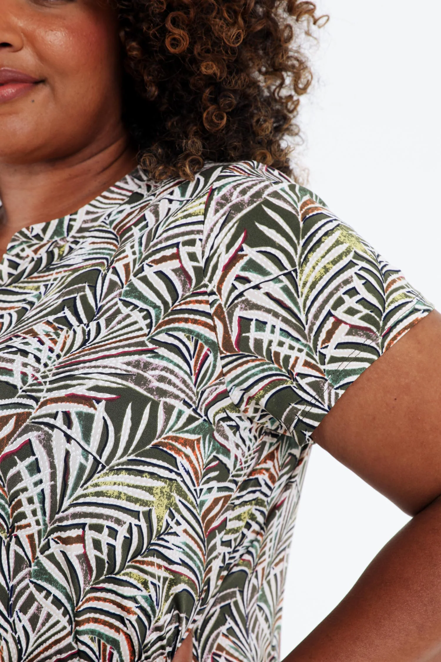 T-shirt van koel gaas met bladerenprint - Image 15