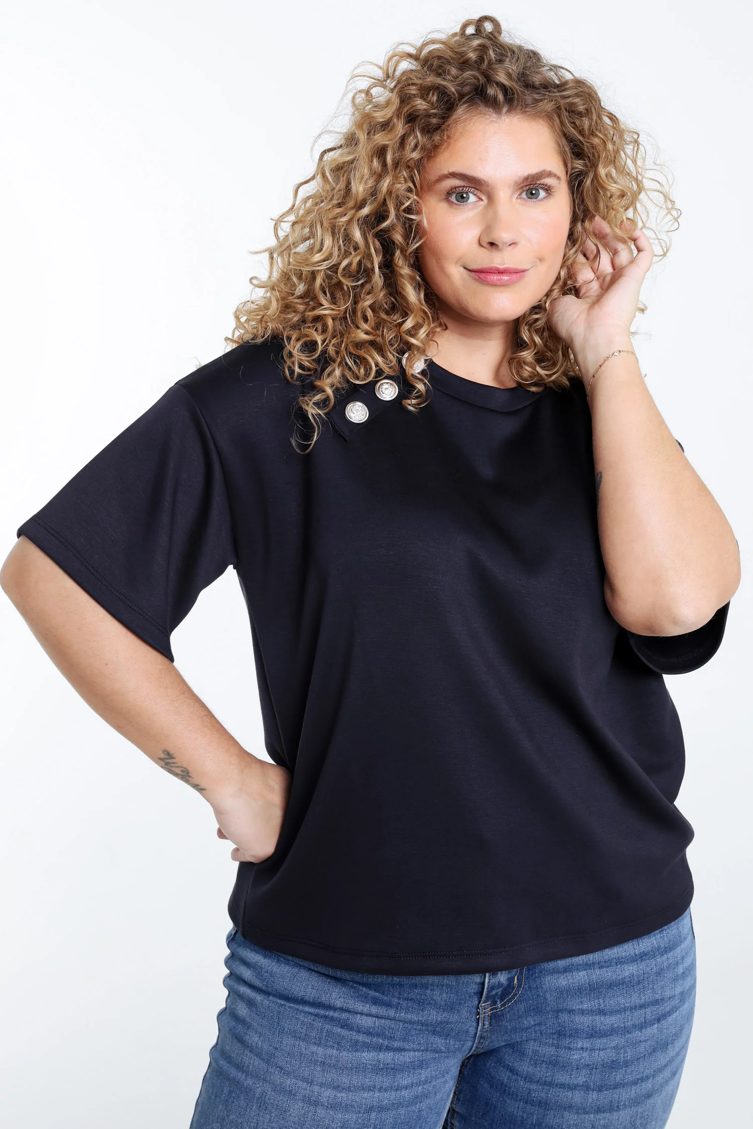 Effen T-shirt met decoratieve knopen