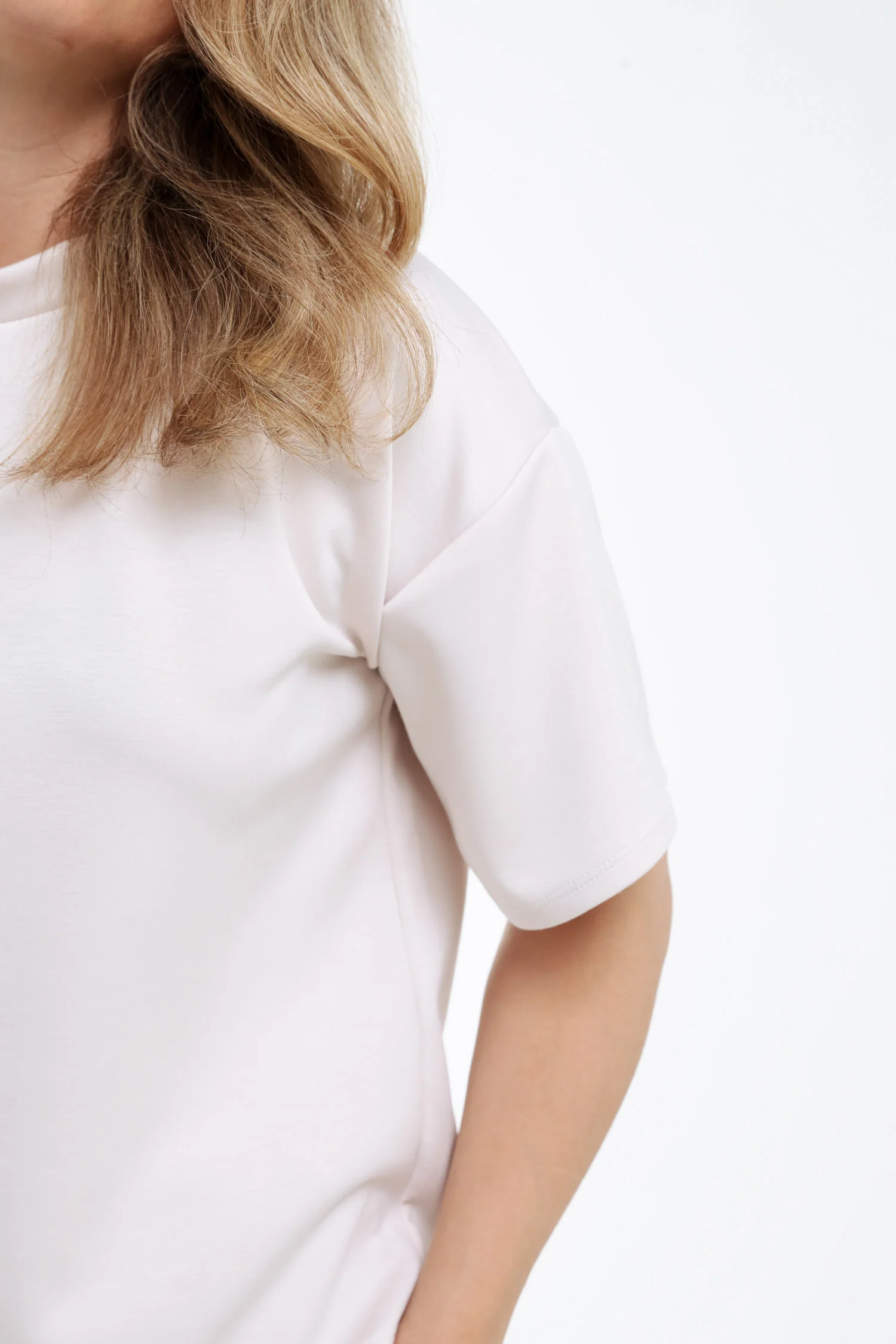 Effen T-shirt met decoratieve knopen - Image 16