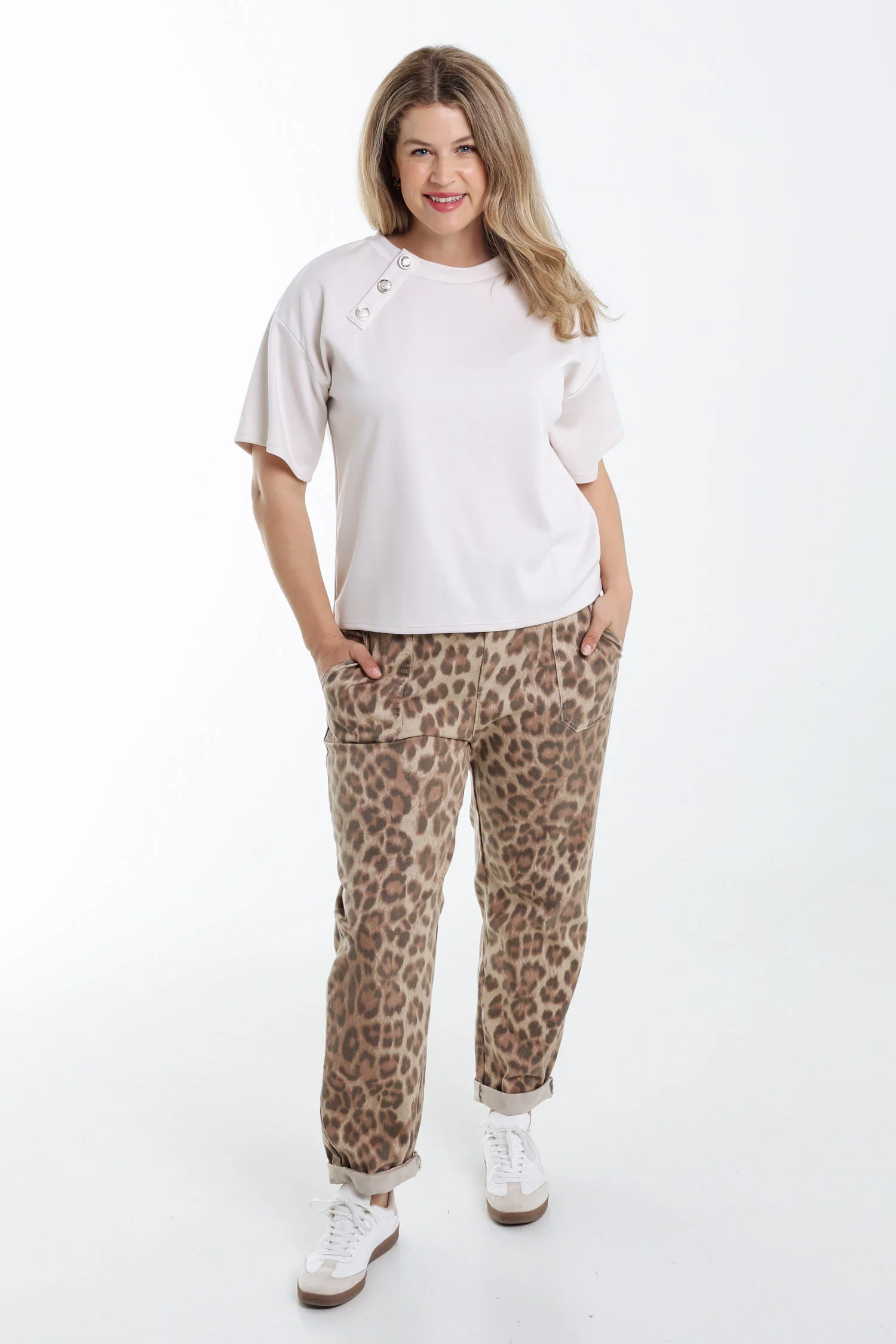 Effen T-shirt met decoratieve knopen - Image 18