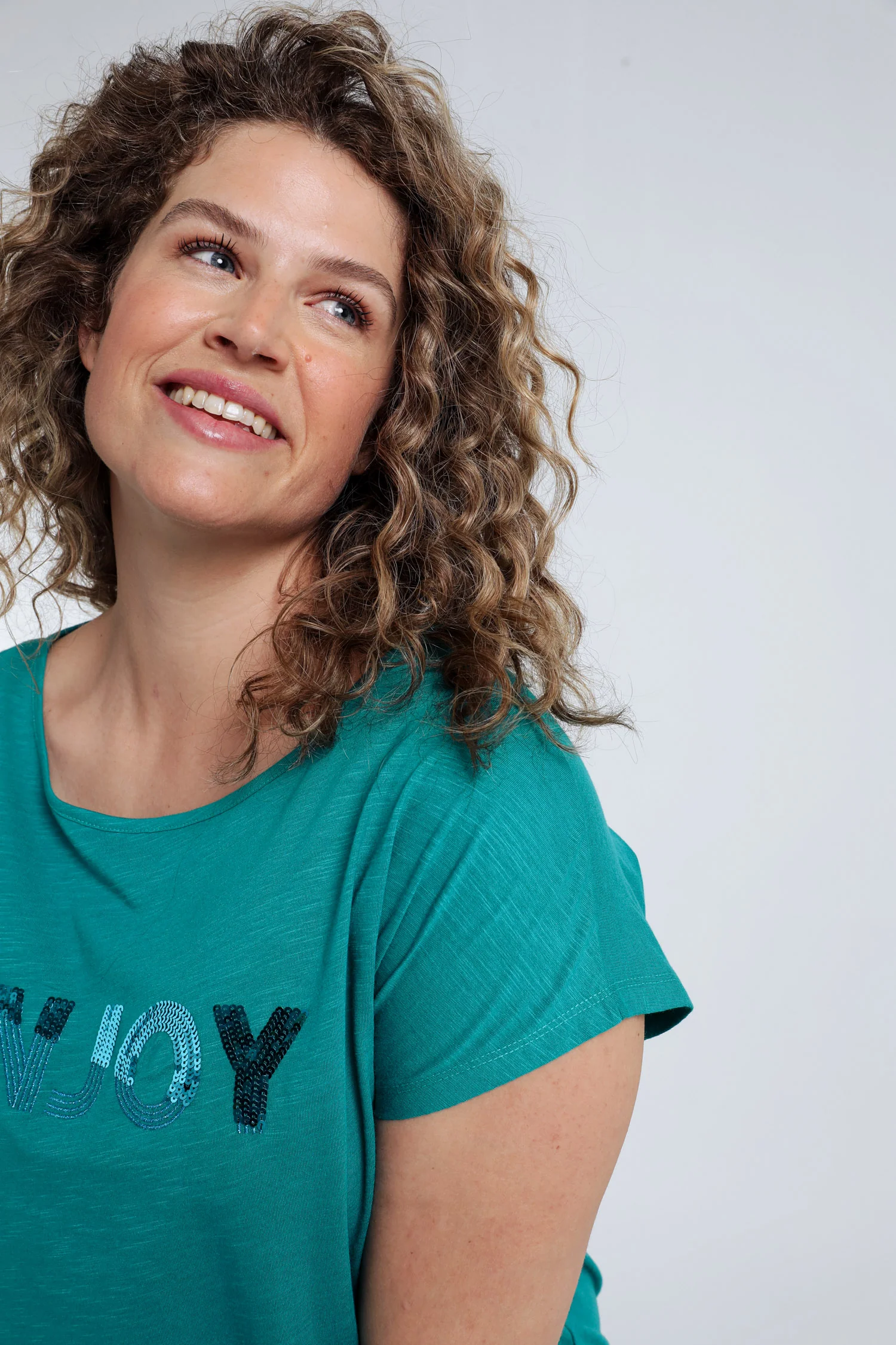 Effen T-shirt met borduring Enjoy en pailletten - Image 14
