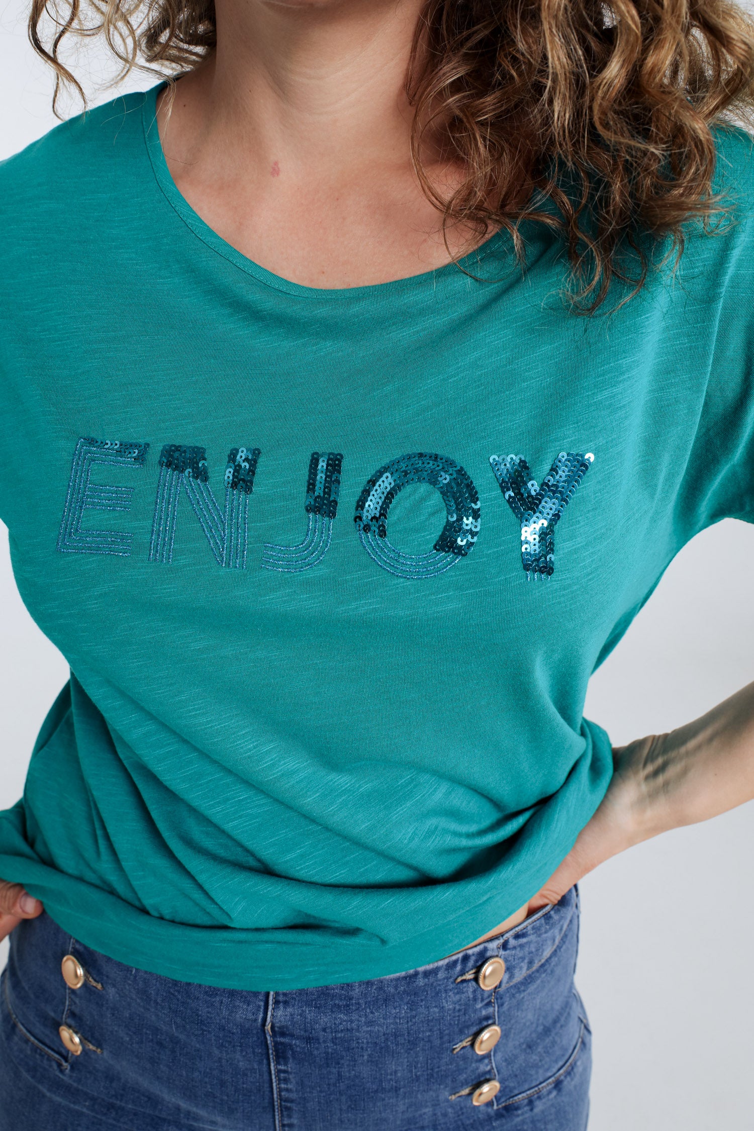 Effen T-shirt met borduring Enjoy en pailletten - Image 16