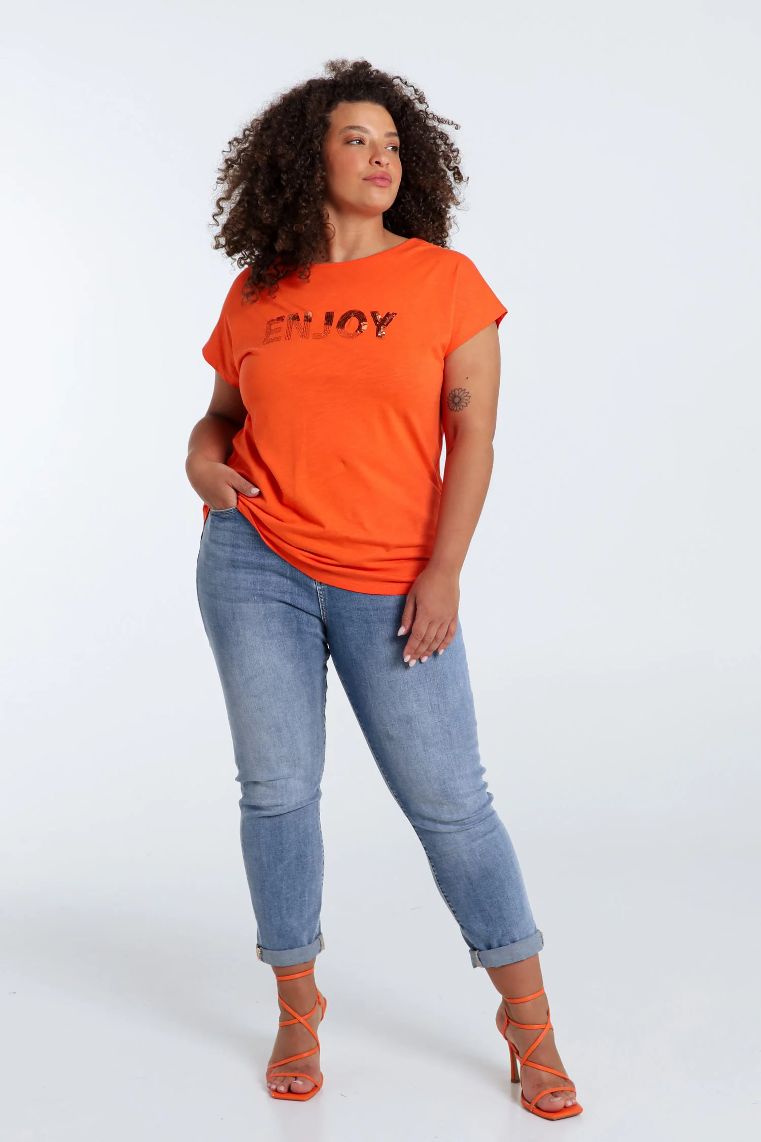 Effen T-shirt met borduring Enjoy en pailletten - Image 29