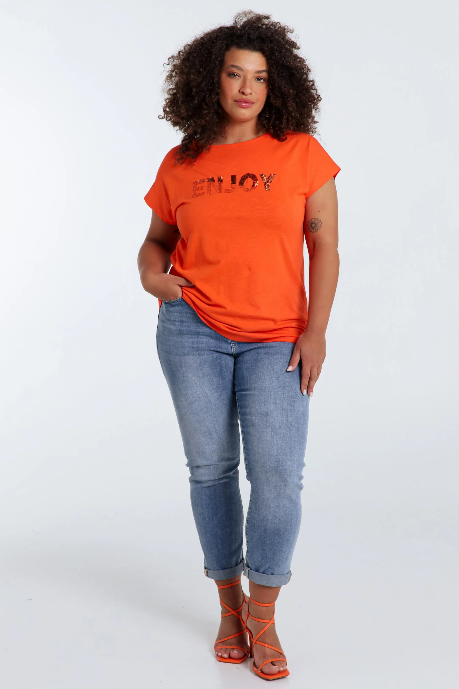 Effen T-shirt met borduring Enjoy en pailletten - Image 30