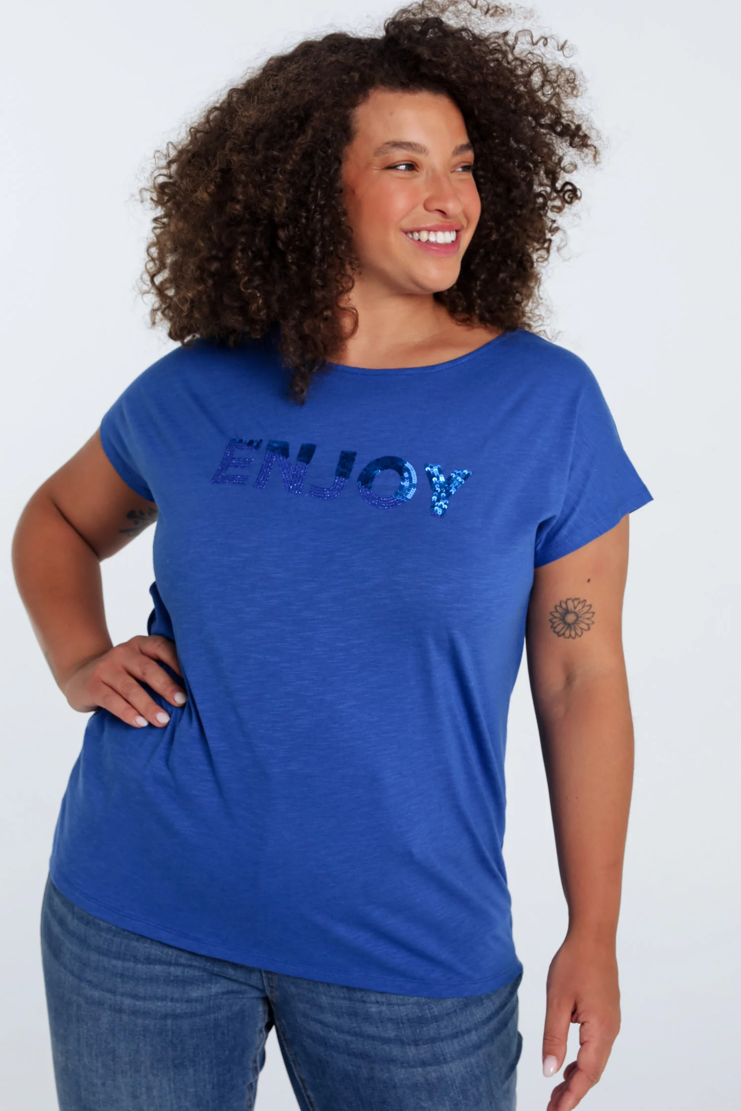 Effen T-shirt met borduring Enjoy en pailletten - Image 34