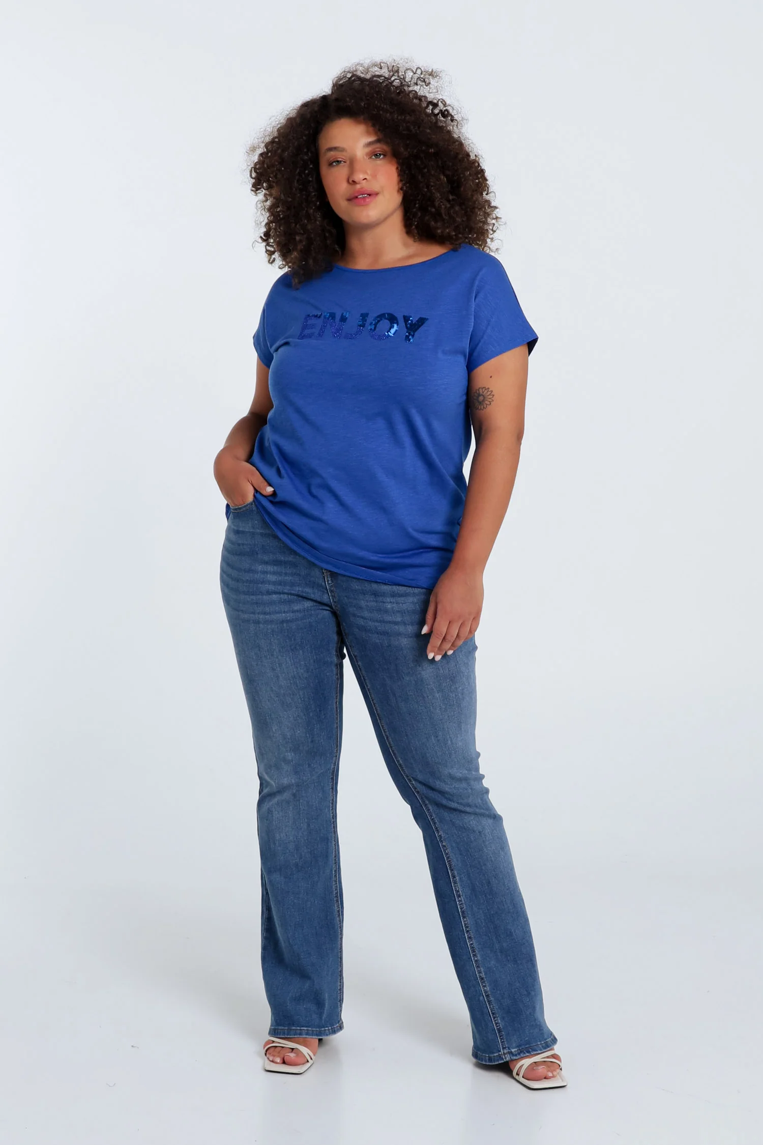 Effen T-shirt met borduring Enjoy en pailletten - Image 41