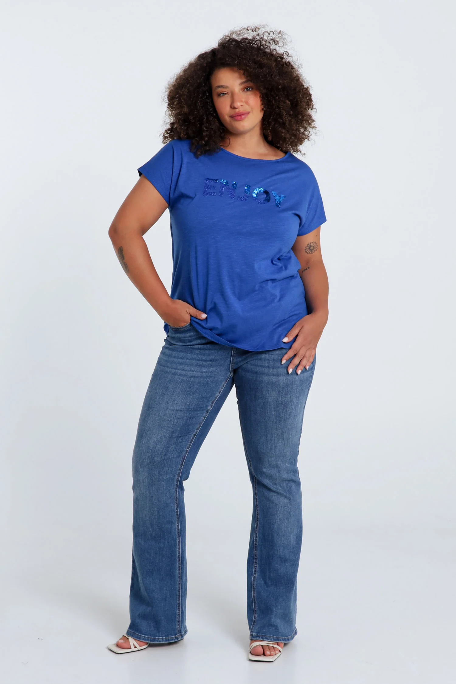 Effen T-shirt met borduring Enjoy en pailletten - Image 42