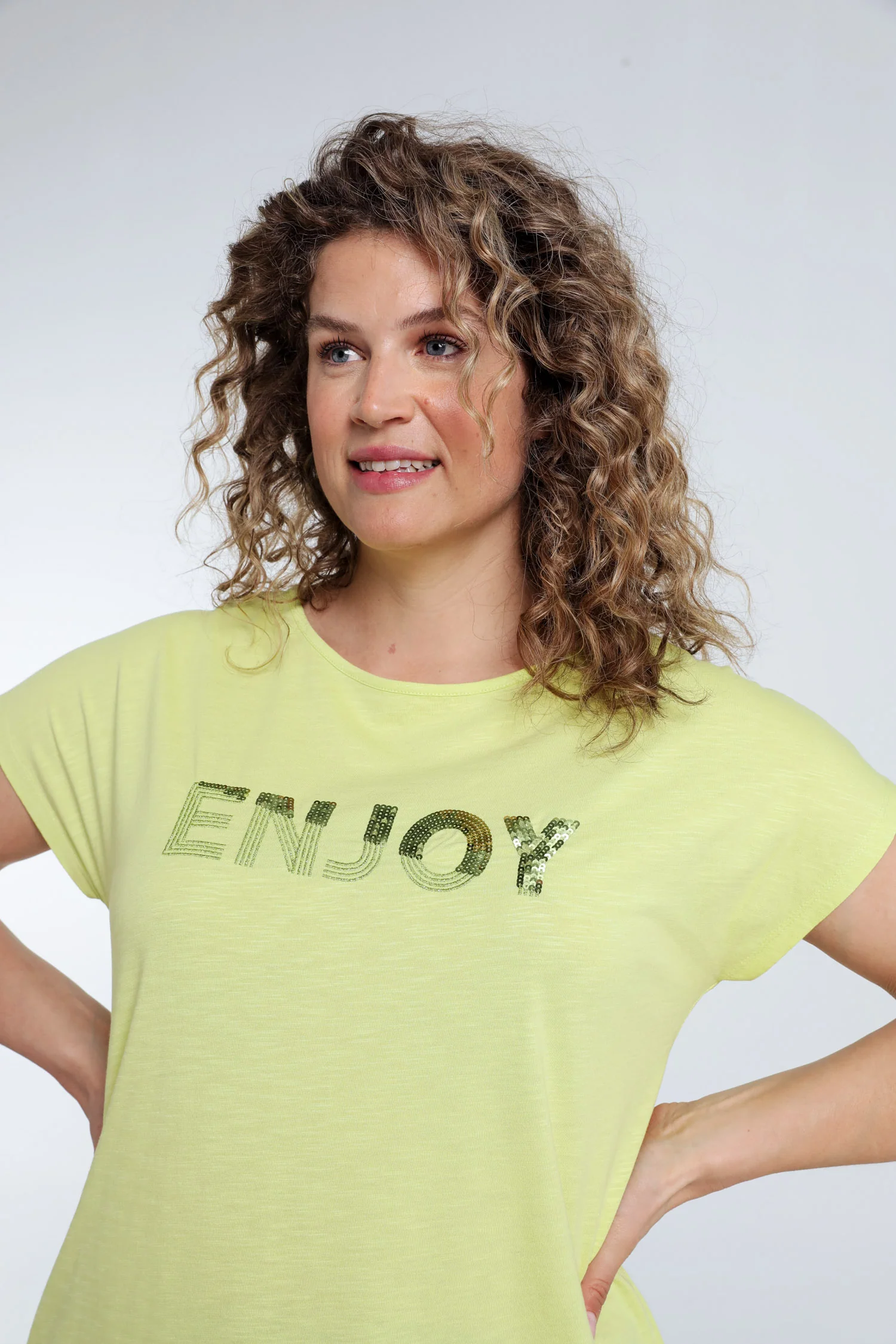 Effen T-shirt met borduring Enjoy en pailletten - Image 47