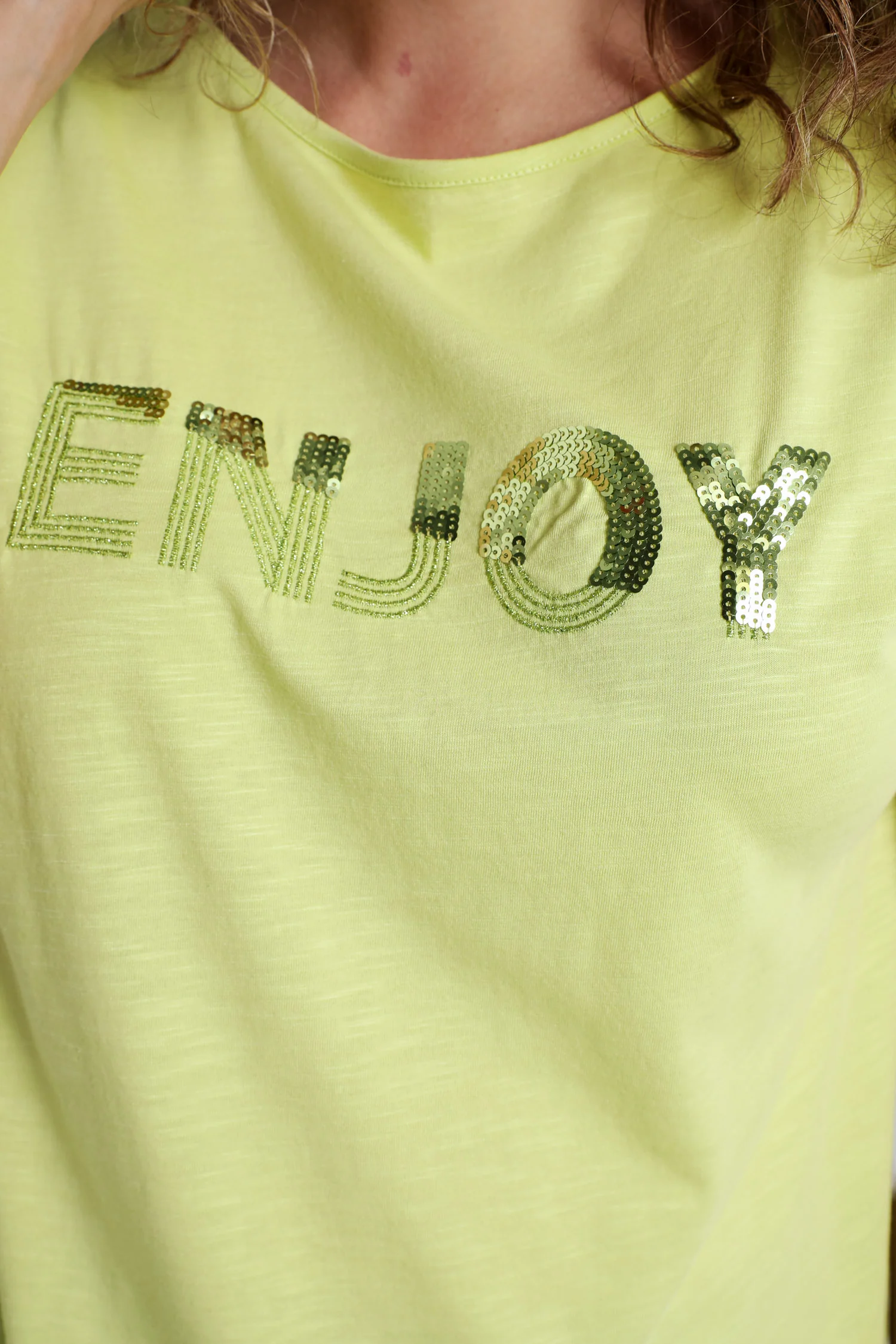 Effen T-shirt met borduring Enjoy en pailletten - Image 48