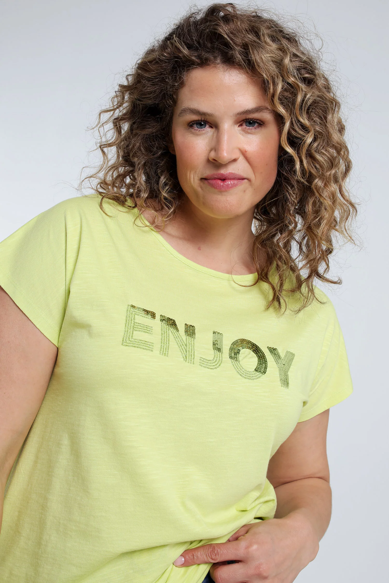 Effen T-shirt met borduring Enjoy en pailletten - Image 49
