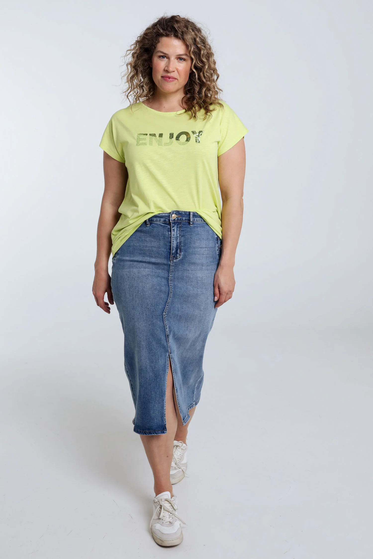 Effen T-shirt met borduring Enjoy en pailletten - Image 51