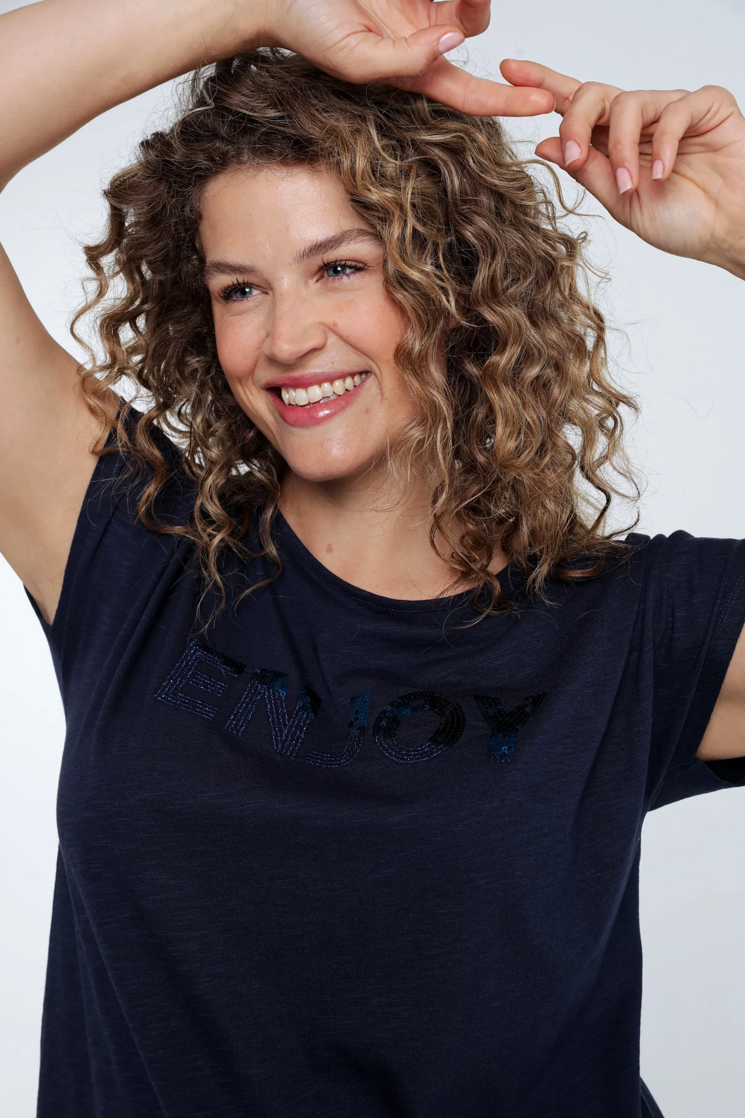 Effen T-shirt met borduring Enjoy en pailletten - Image 6