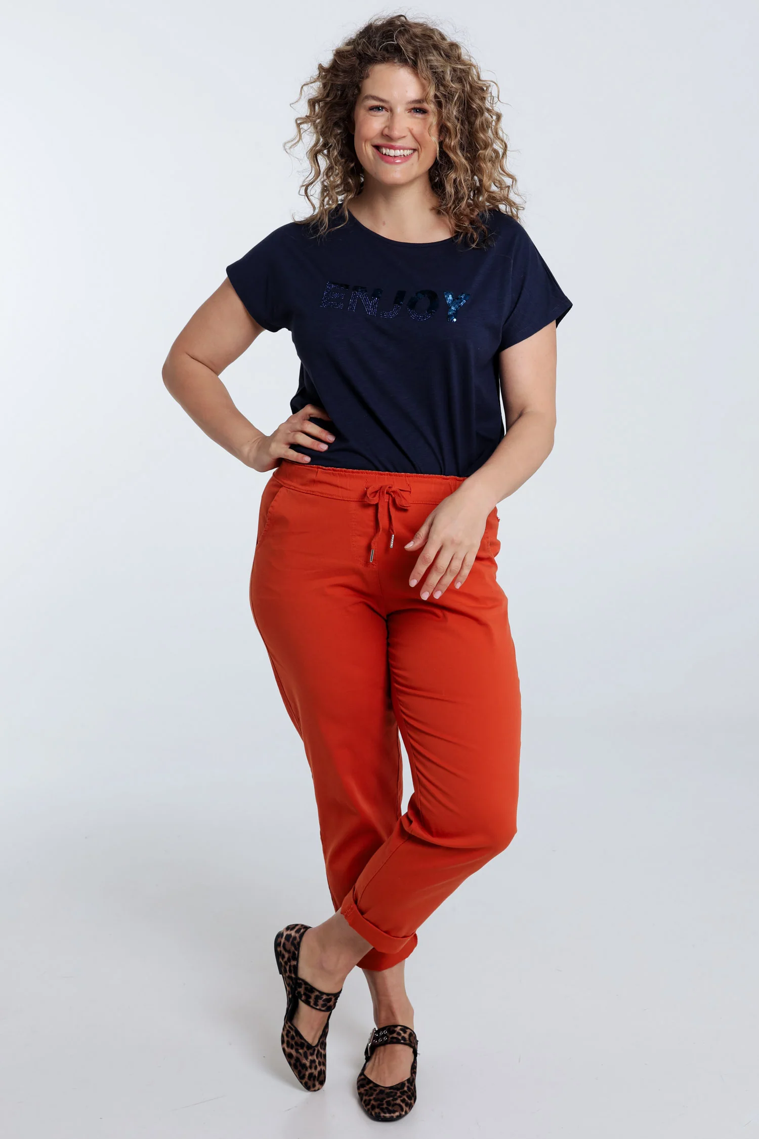 Effen T-shirt met borduring Enjoy en pailletten - Image 8